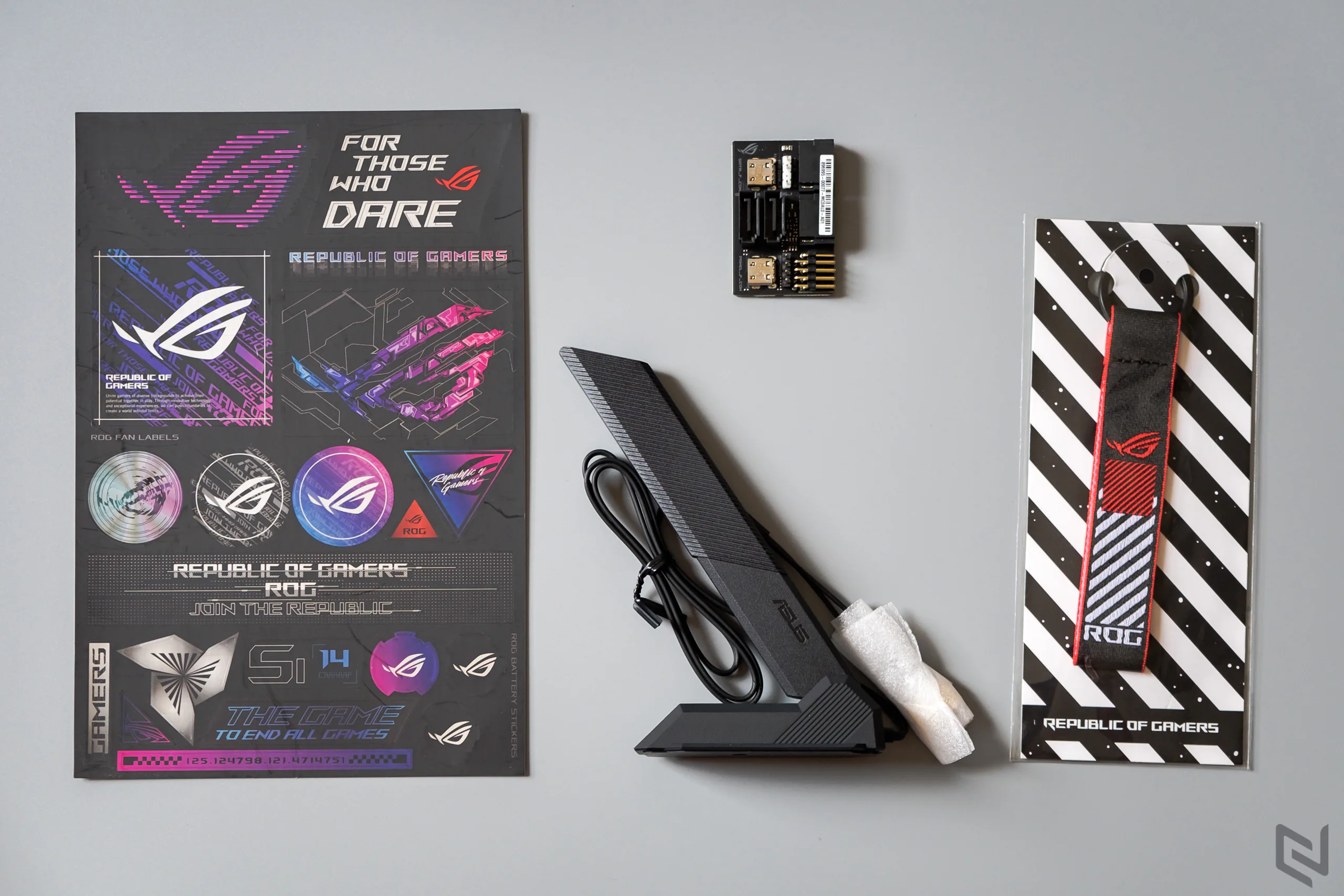 Chiêm ngưỡng ASUS ROG STRIX Z690-I GAMING WIFI, bo mạch chủ Mini ITX nhỏ nhưng hỗ trợ Intel Core 12th và DDR5