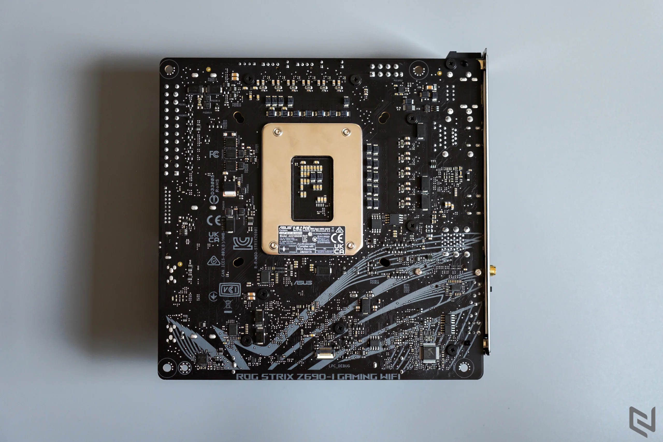 Chiêm ngưỡng ASUS ROG STRIX Z690-I GAMING WIFI, bo mạch chủ Mini ITX nhỏ nhưng hỗ trợ Intel Core 12th và DDR5