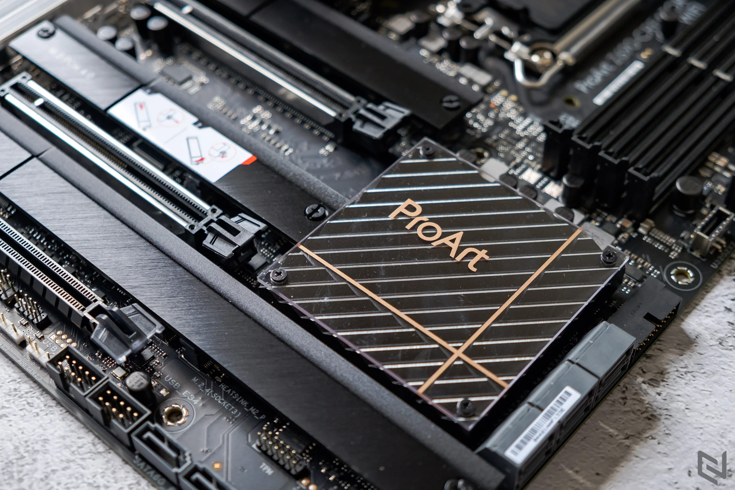 Mở hộp bo mạch chủ ASUS ProArt Z690-CREATOR WIFI: Đơn giản nhưng không hề tầm thường, dành cho các nhà sáng tạo nội dung