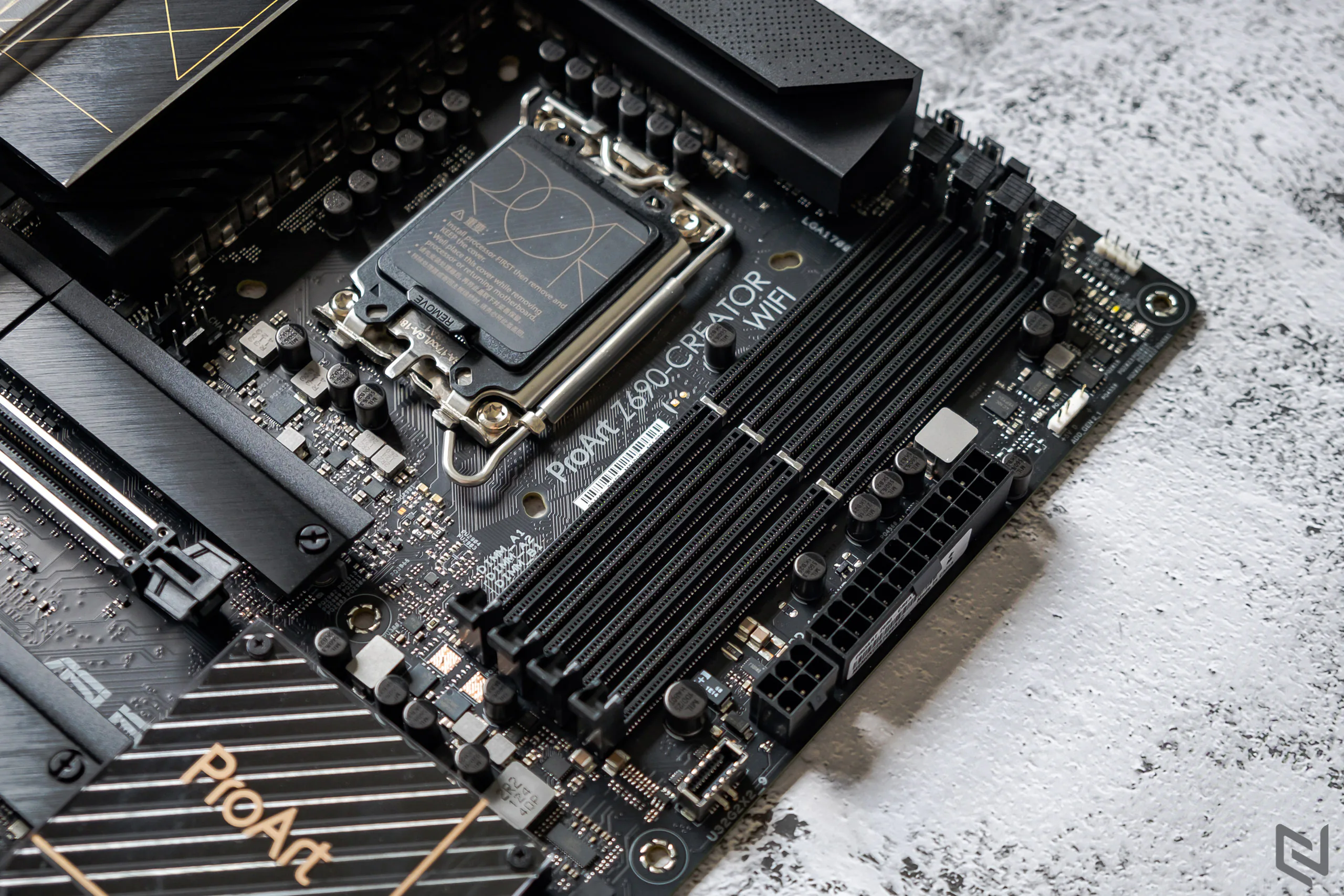 Mở hộp bo mạch chủ ASUS ProArt Z690-CREATOR WIFI: Đơn giản nhưng không hề tầm thường, dành cho các nhà sáng tạo nội dung