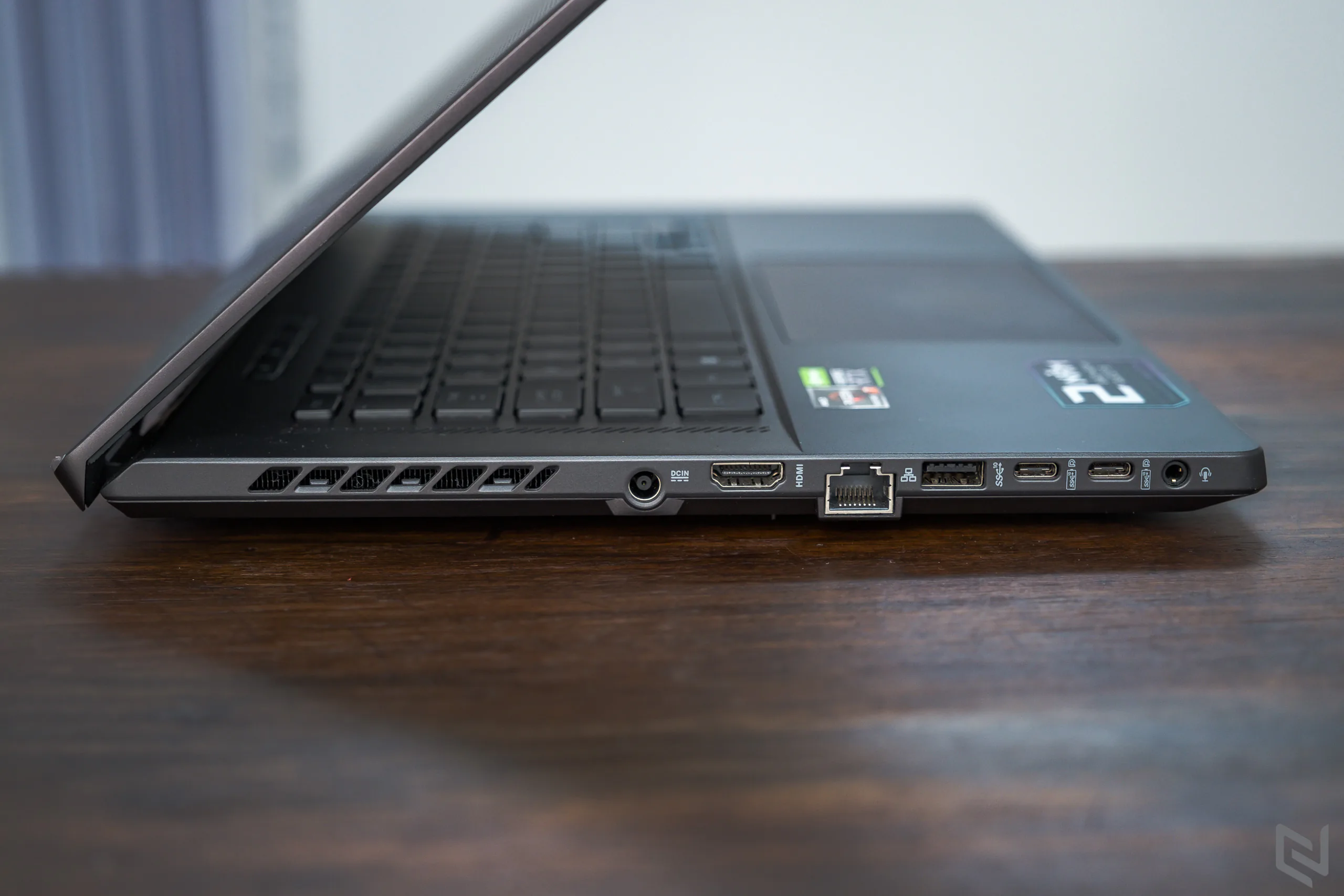 Trên tay ASUS ROG Zephyrus G15 2021: Đơn giản nhưng mạnh mẽ, sự nâng cấp đáng ngỡ ngàng với hiệu năng khủng