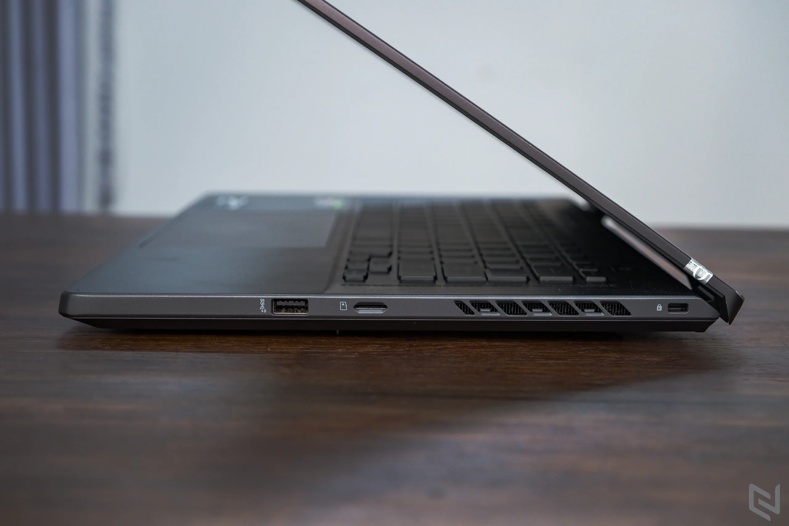 Trên tay ASUS ROG Zephyrus G15 2021: Đơn giản nhưng mạnh mẽ, sự nâng cấp đáng ngỡ ngàng với hiệu năng khủng