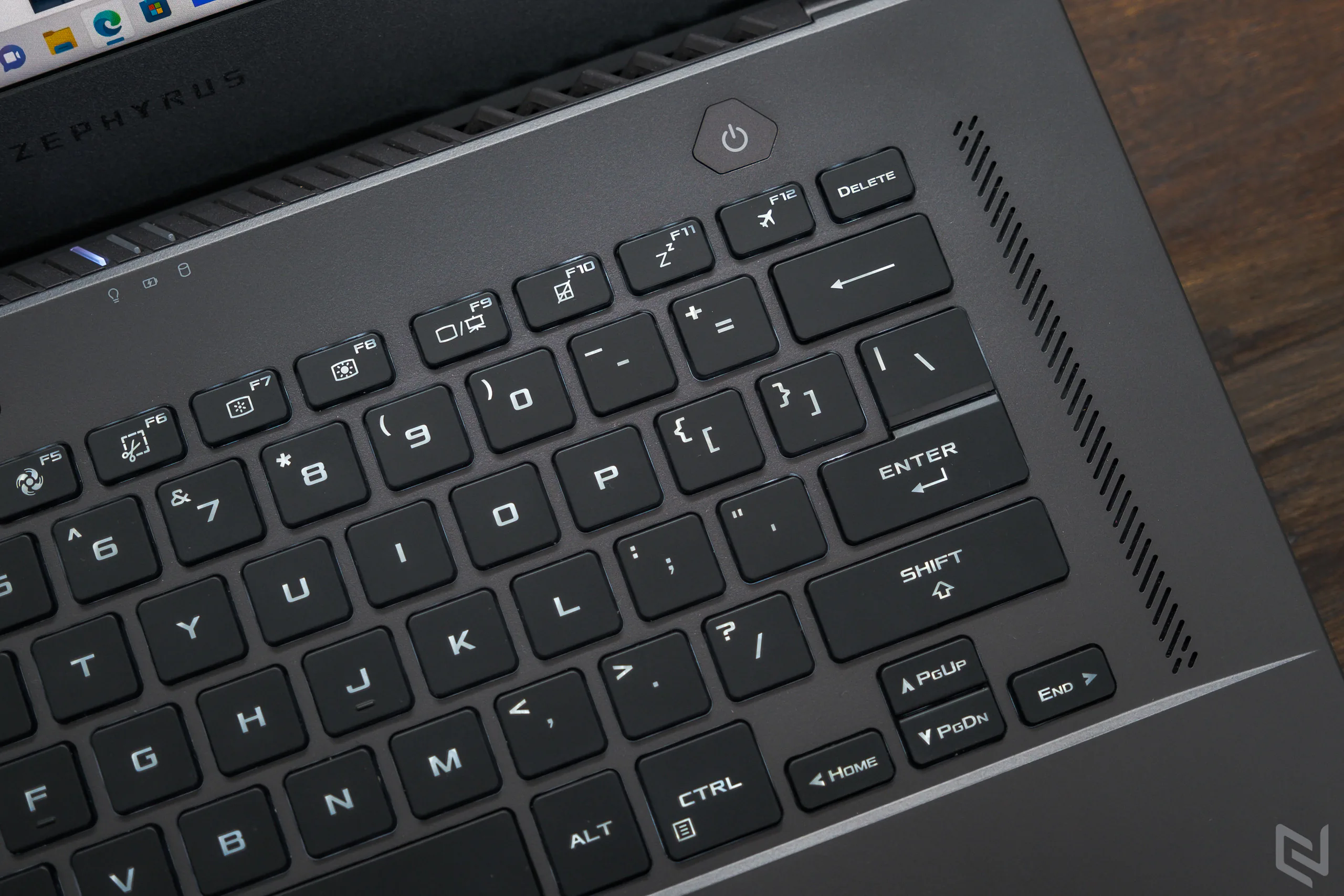 Trên tay ASUS ROG Zephyrus G15 2021: Đơn giản nhưng mạnh mẽ, sự nâng cấp đáng ngỡ ngàng với hiệu năng khủng