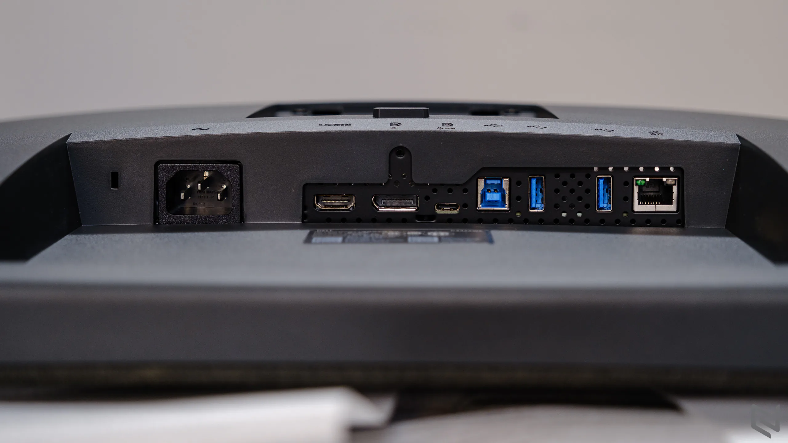 Đánh giá màn hình Dell C3422WE: Kích thước 34-inch tỉ lệ 21:9, độ phân giải WQHD, tích hợp loa và webcam