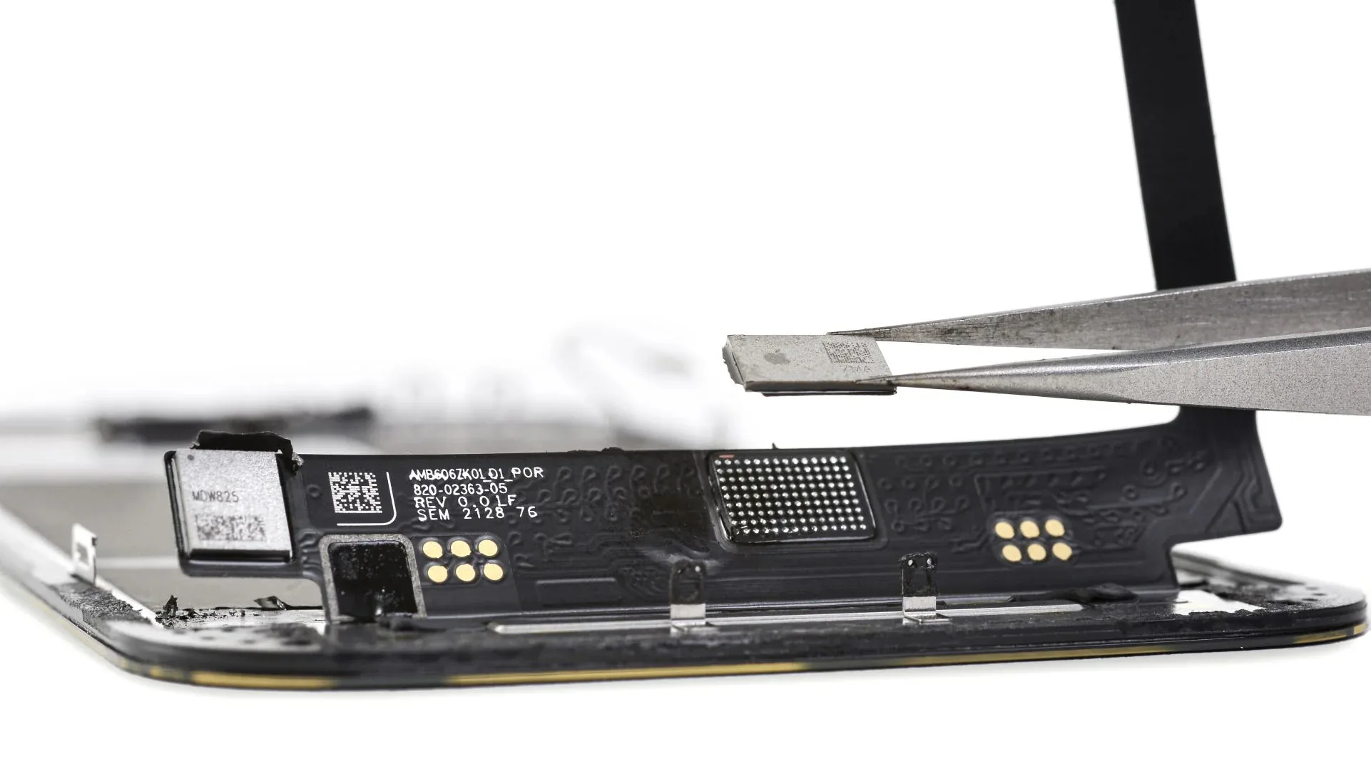 iFixit cảnh báo thay màn hình iPhone 13 có thể làm hỏng Face ID