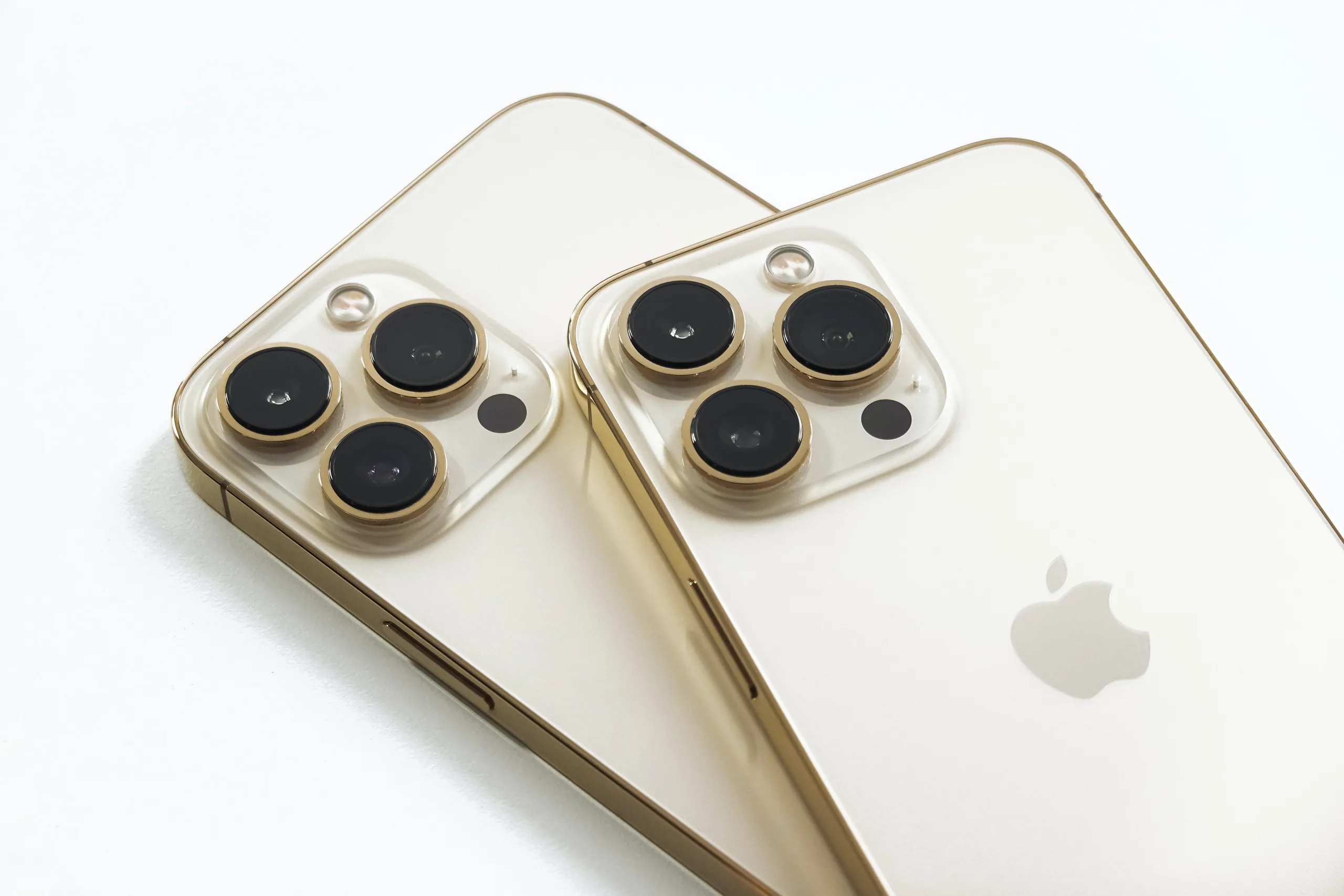 Apple cảnh báo các nhà cung ứng về nhu cầu iPhone 13 giảm dần