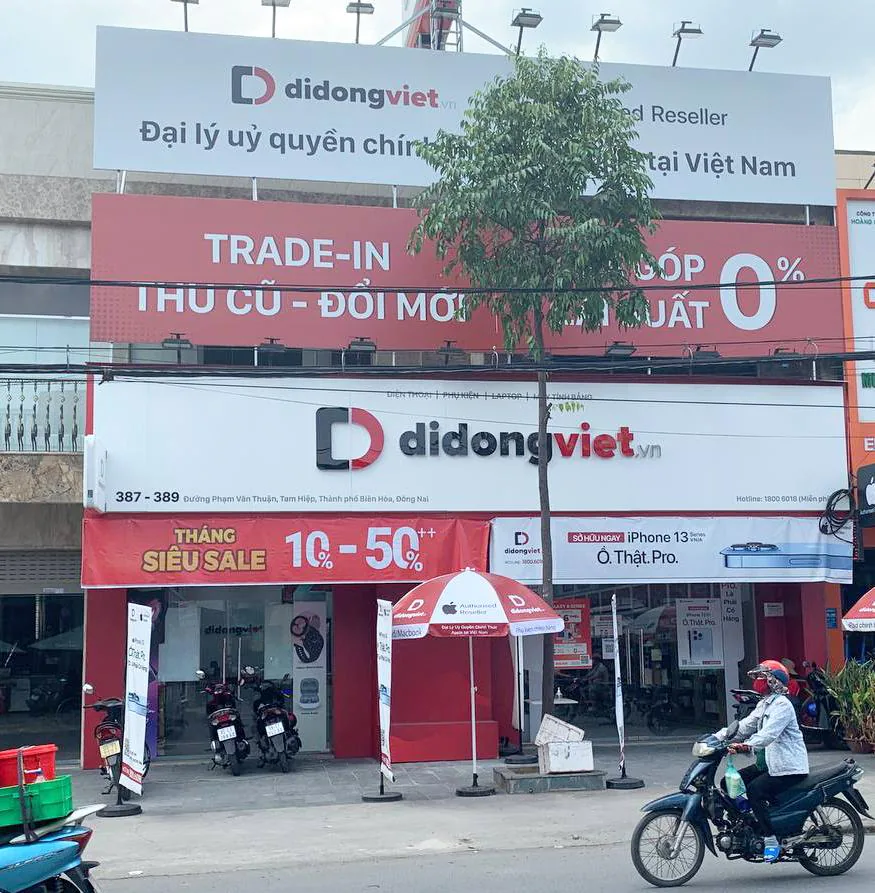 Nhiều cửa hàng di động khu vực Bình Dương và Biên Hòa khởi động các chương trình giảm giá lớn mùa mua sắm cuối năm