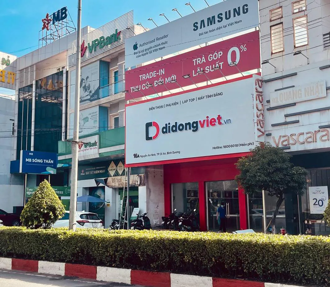 Nhiều cửa hàng di động khu vực Bình Dương và Biên Hòa khởi động các chương trình giảm giá lớn mùa mua sắm cuối năm