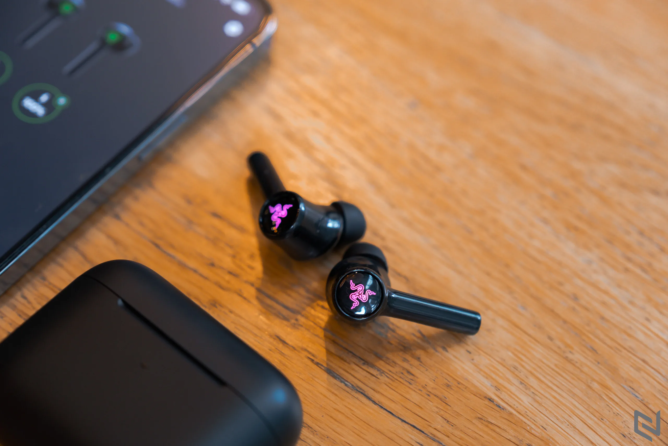 Đánh giá Razer HammerHead True Wireless 2021: Tai nghe không dây đậm chất game thủ, đèn LED đẹp mắt, chế độ Gaming Mode giảm độ trễ ấn tượng