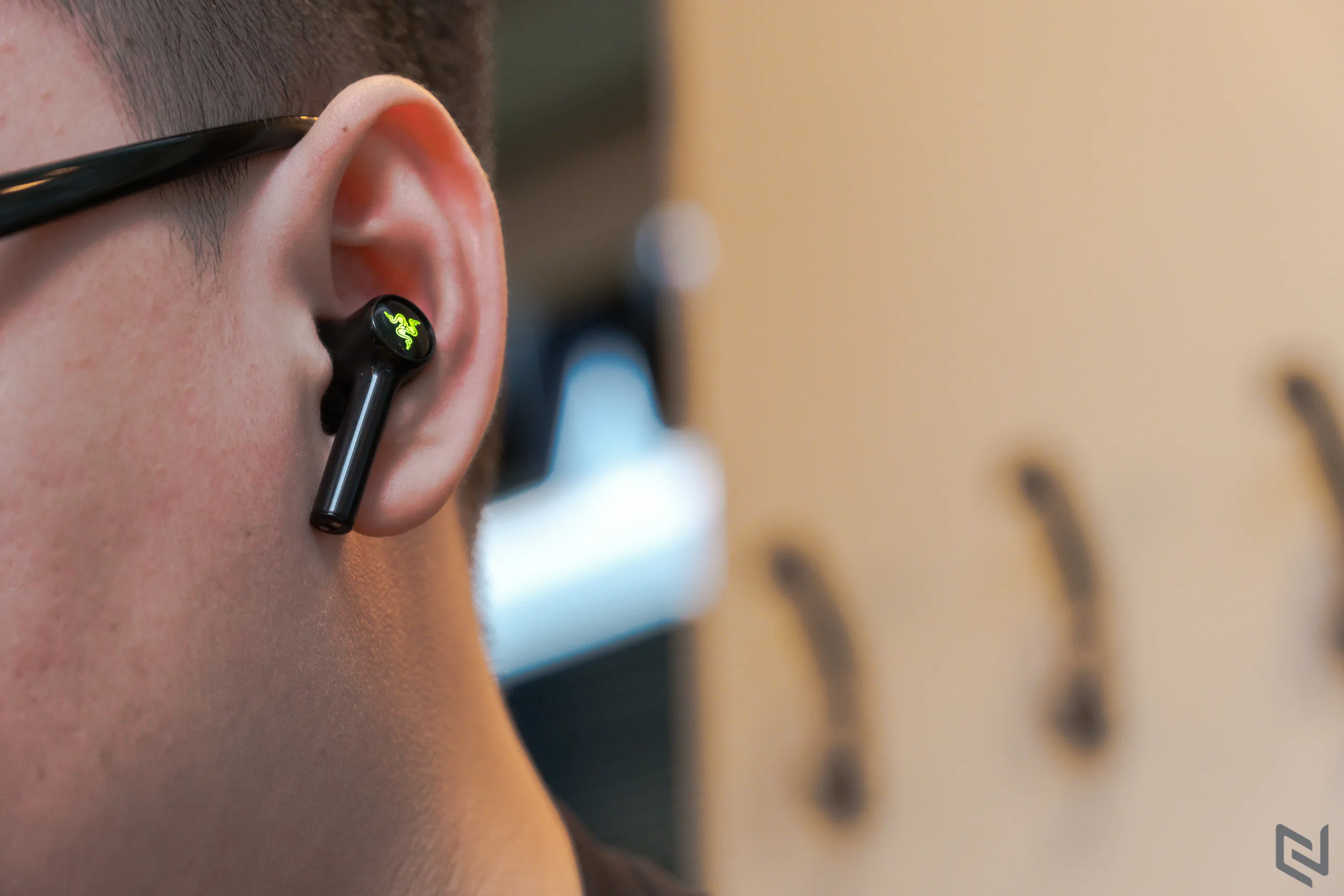 Đánh giá Razer HammerHead True Wireless 2021: Tai nghe không dây đậm chất game thủ, đèn LED đẹp mắt, chế độ Gaming Mode giảm độ trễ ấn tượng