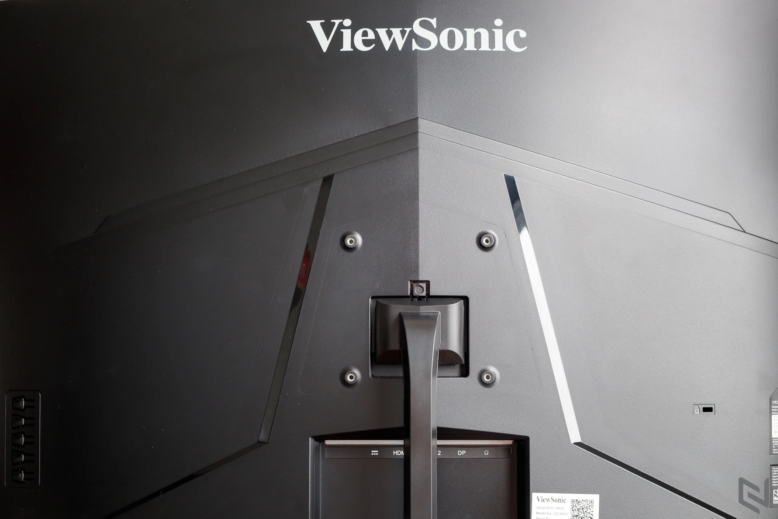 Đánh giá màn hình chơi game ViewSonic VX3218: 165Hz, cong 1500R, giá hợp lý