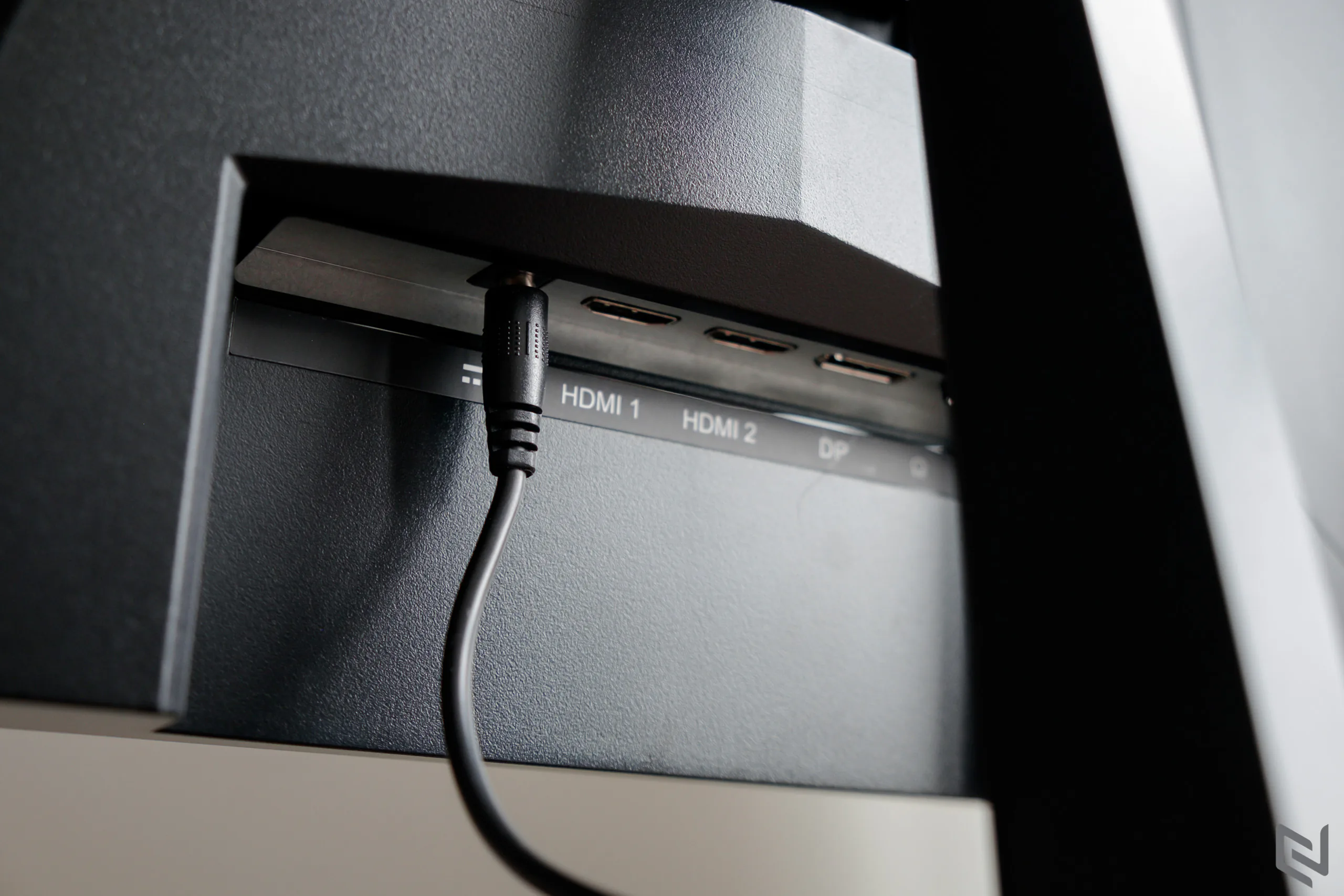 Đánh giá màn hình chơi game ViewSonic VX3218: 165Hz, cong 1500R, giá hợp lý