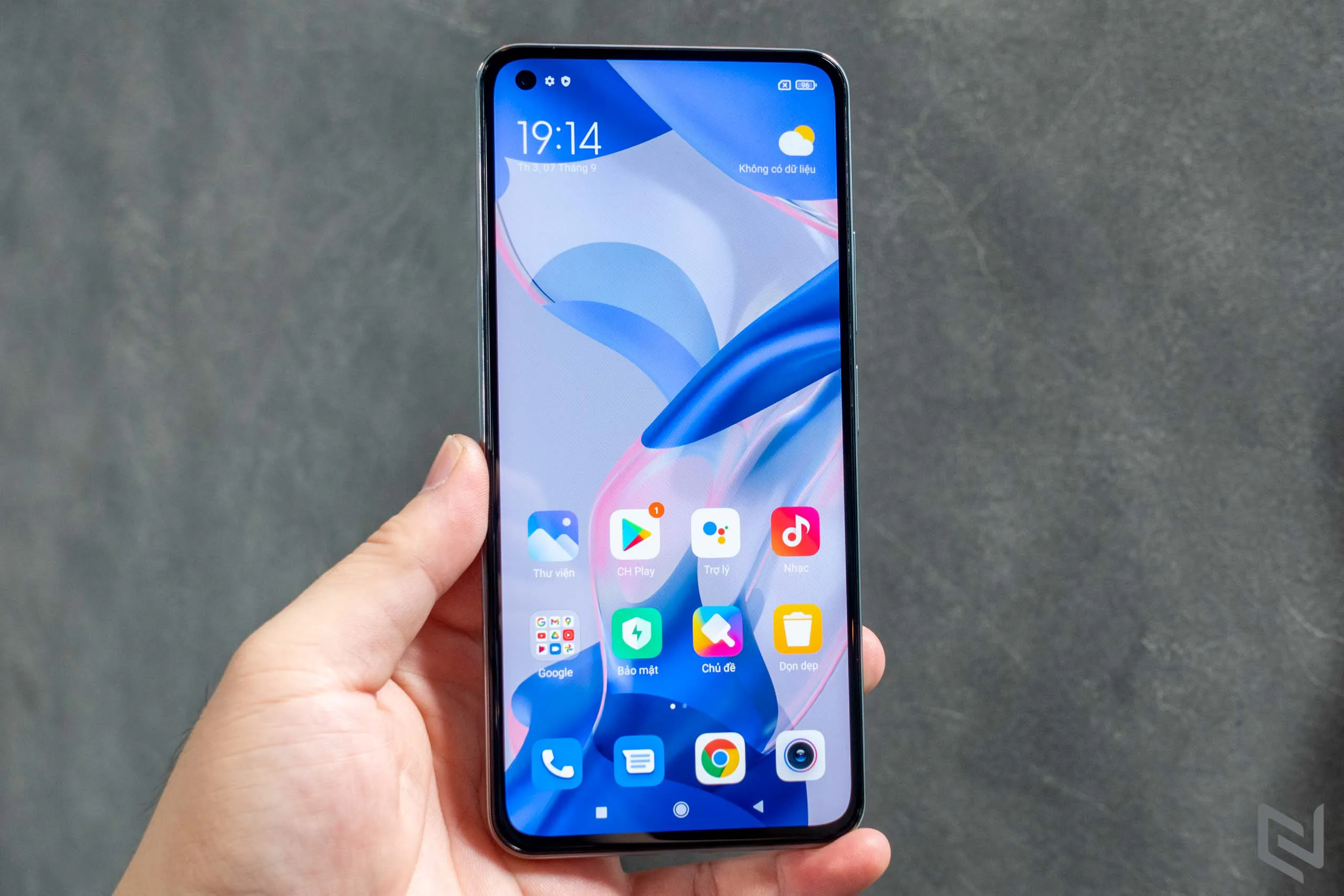 Mở hộp sản phẩm đặc biệt Xiaomi 11 Lite 5G NE cùng dây chuyền Swarovski tinh tế