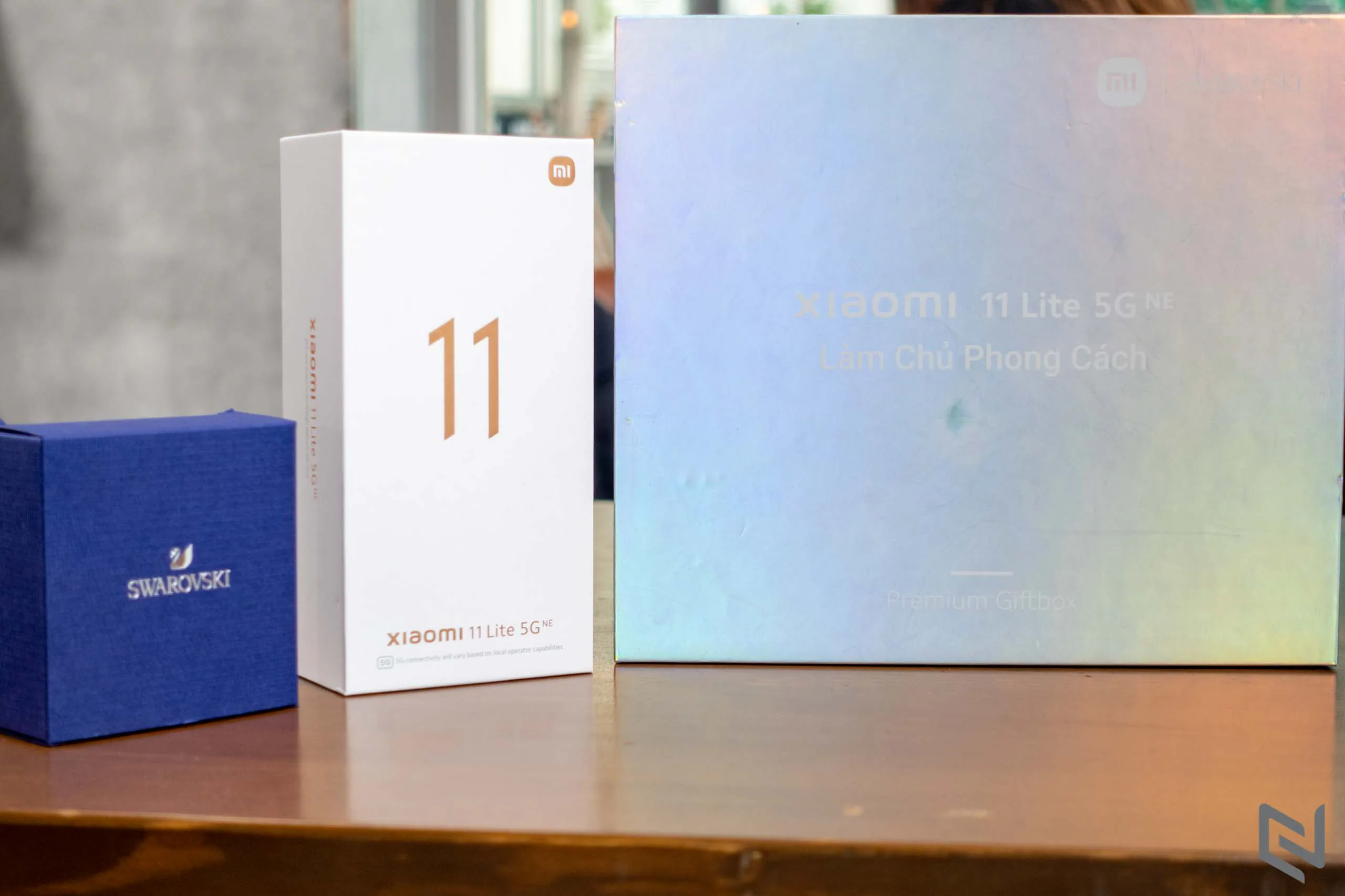 Mở hộp sản phẩm đặc biệt Xiaomi 11 Lite 5G NE cùng dây chuyền Swarovski tinh tế