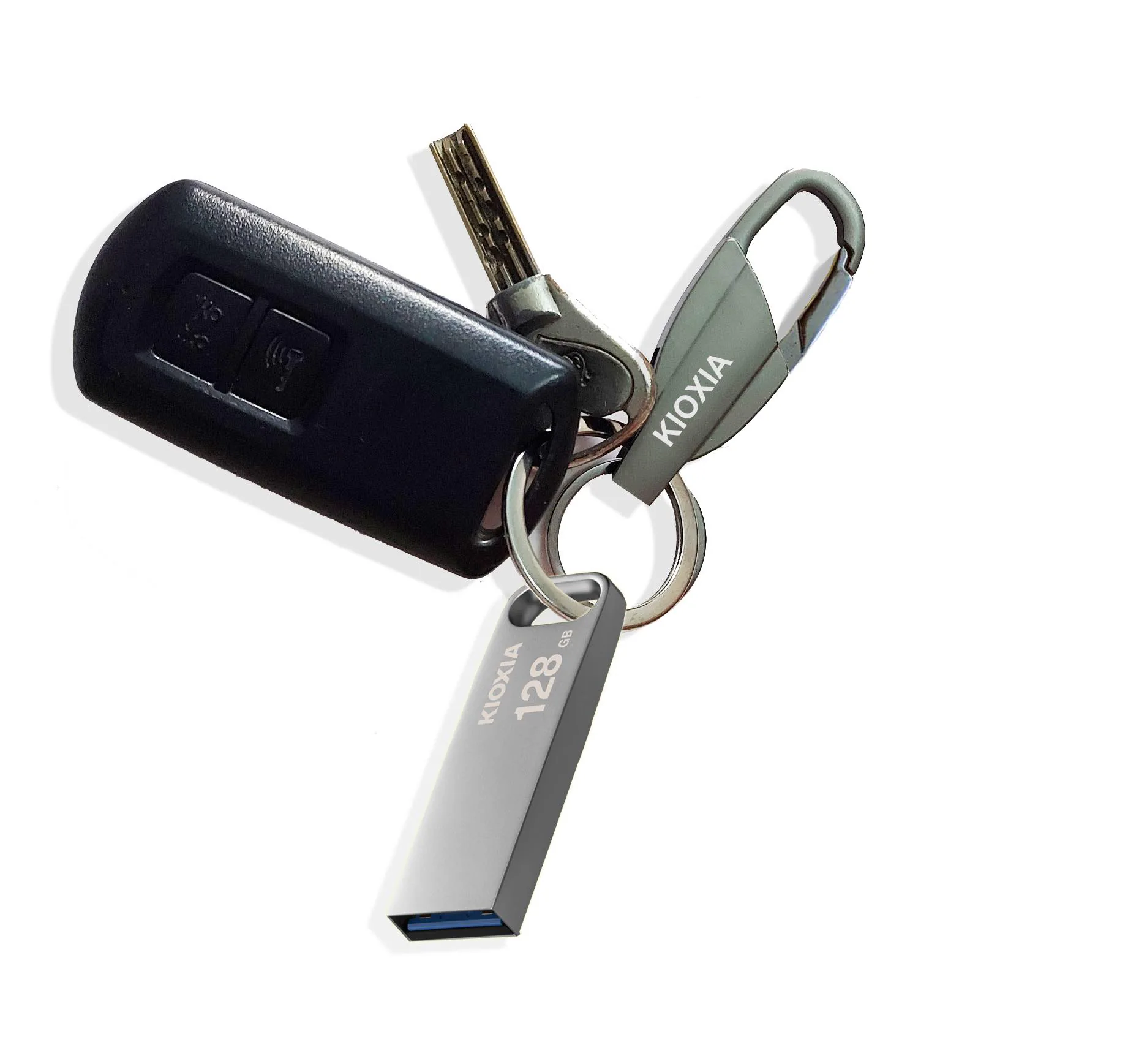 Trên tay SSD di động Kioxia Exceria Plus cùng USB TransMemory U366, bộ đôi hoàn hảo cho công việc cần lưu trữ di động