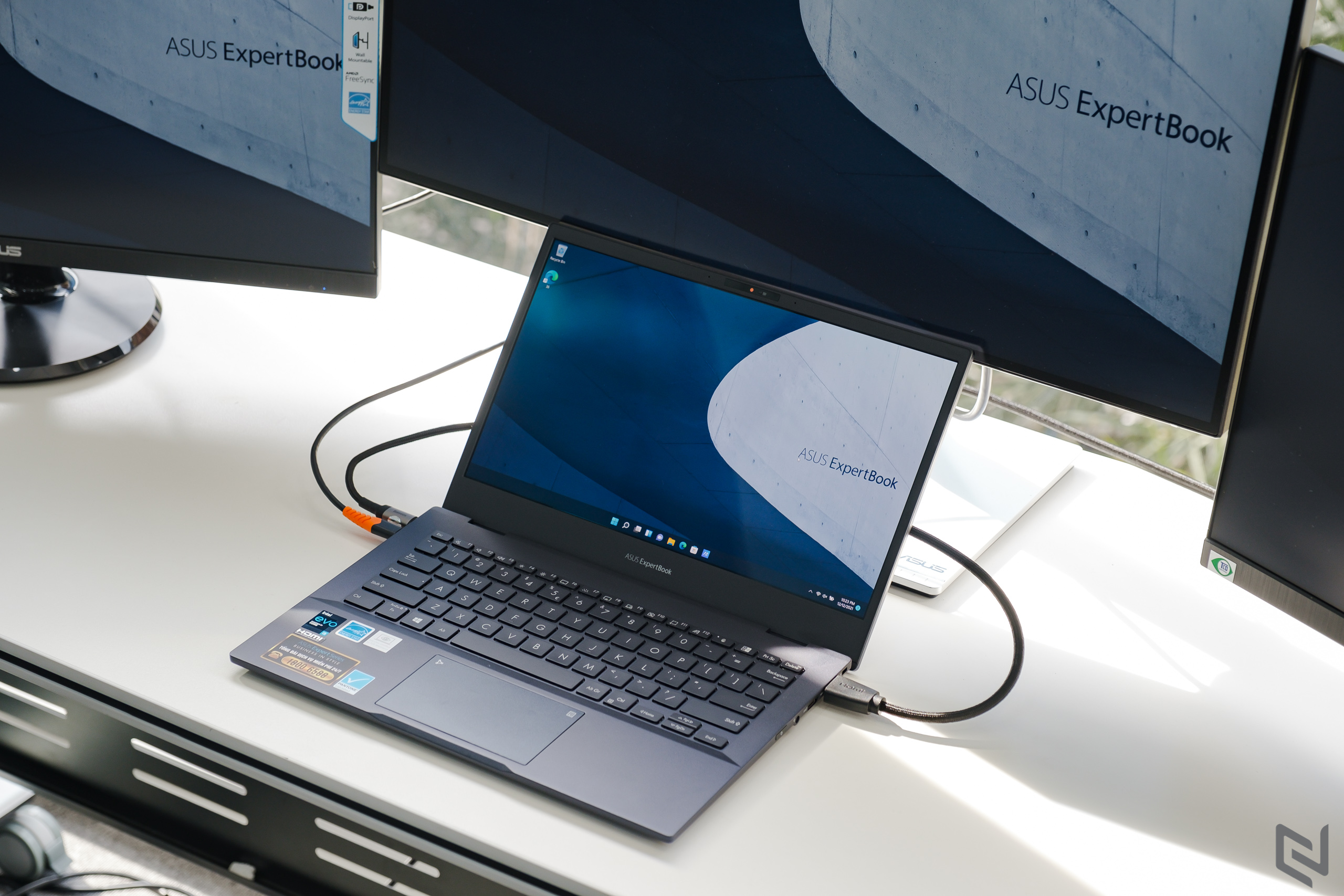 ASUS ra mắt ExpertBook B5 OLED Series với thông điệp “Khơi Sắc Màu Thành Công”