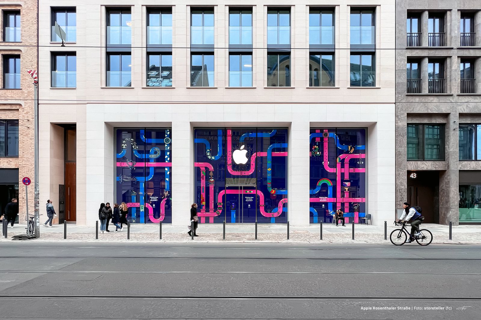 Loạt hình nền iPhone đẹp mừng mở cửa hai cửa hàng Apple Store lớn