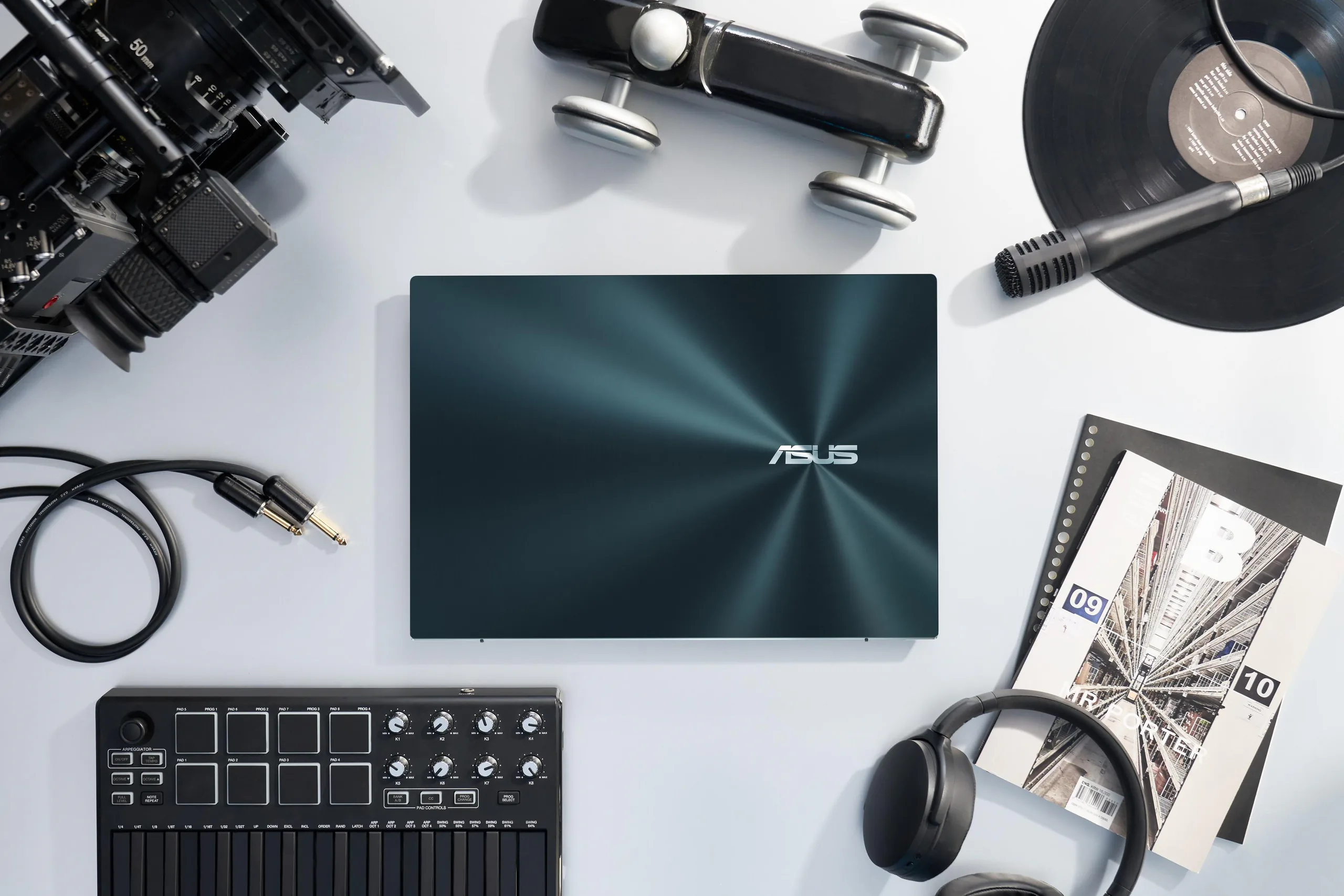 ASUS hợp tác cùng nghệ sĩ thị giác Crazy Monkey và nhà sản xuất âm nhạc Masew trong dự án “Đại Tiệc Thị Giác”