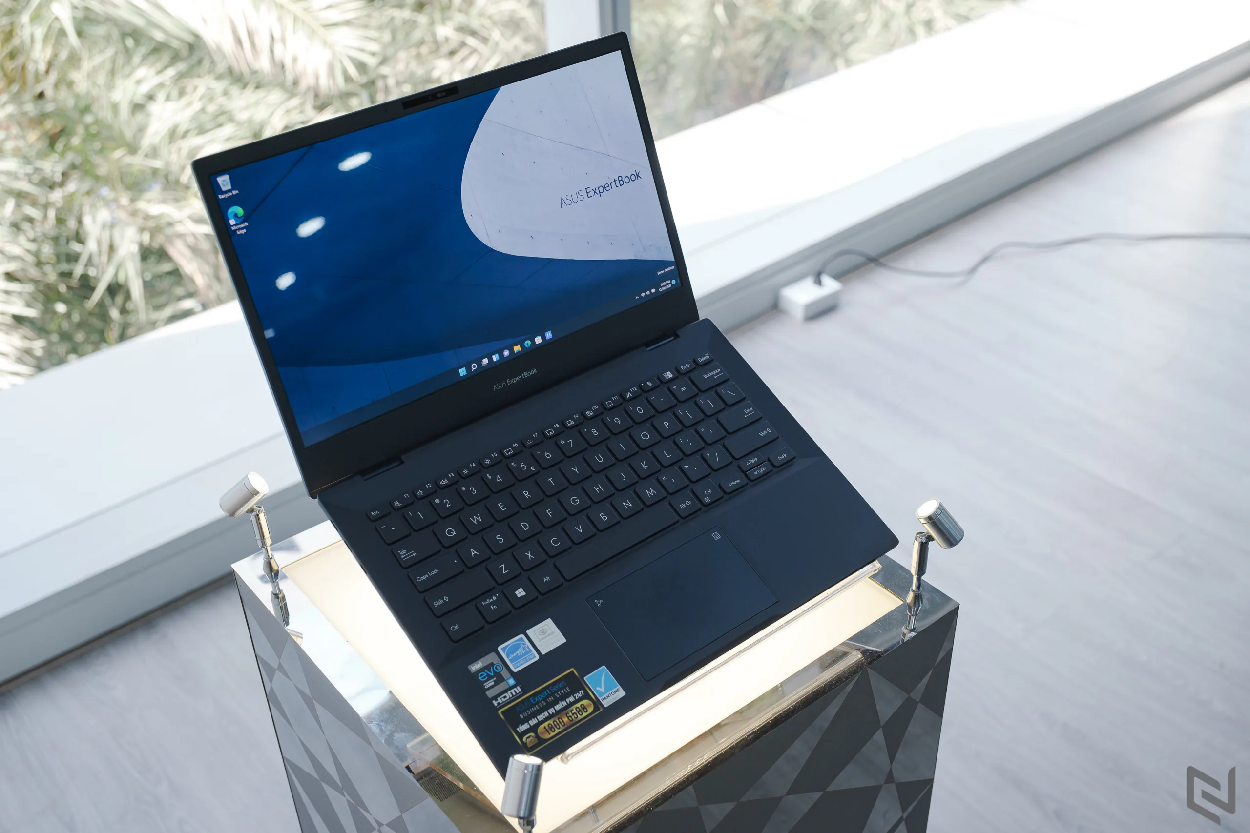 ASUS ra mắt ExpertBook B5 OLED Series với thông điệp “Khơi Sắc Màu Thành Công”