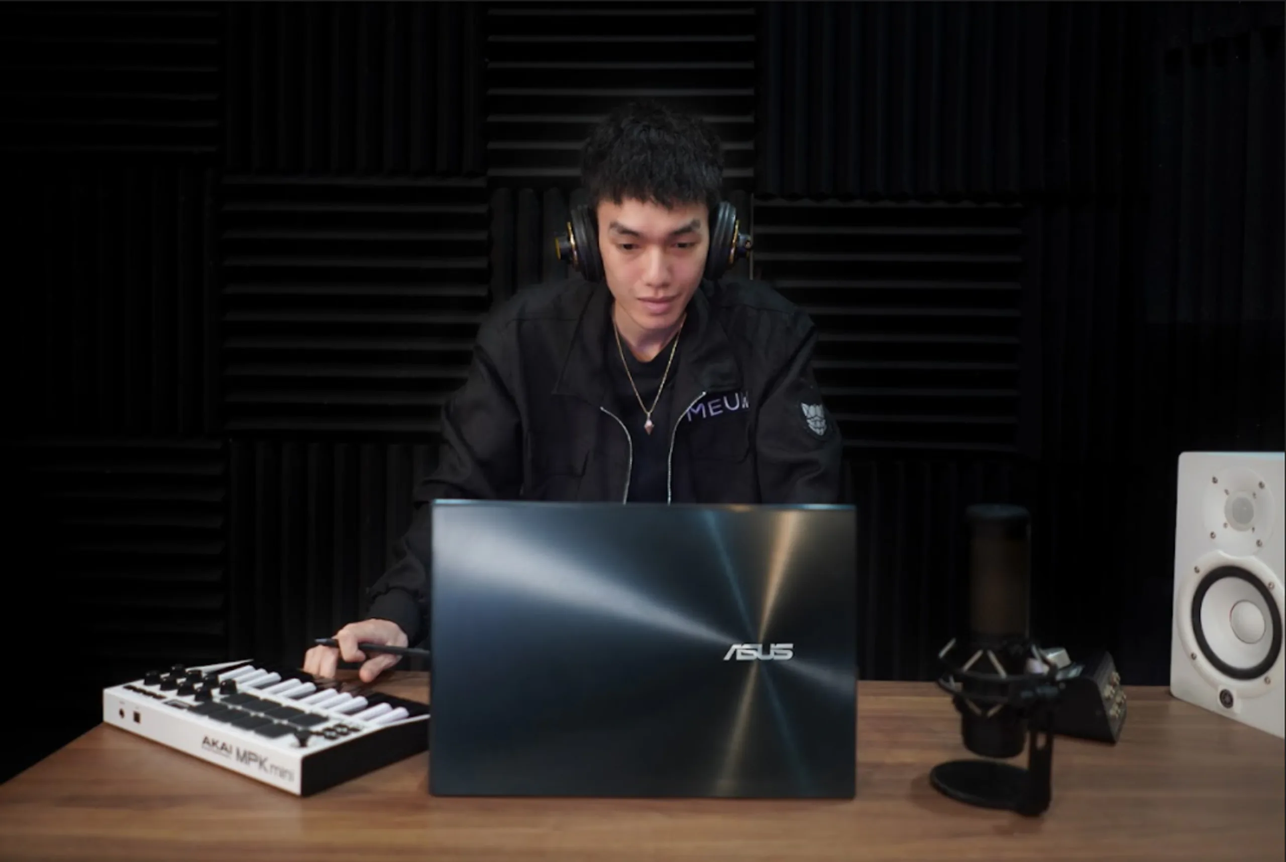 ASUS hợp tác cùng nghệ sĩ thị giác Crazy Monkey và nhà sản xuất âm nhạc Masew trong dự án “Đại Tiệc Thị Giác”