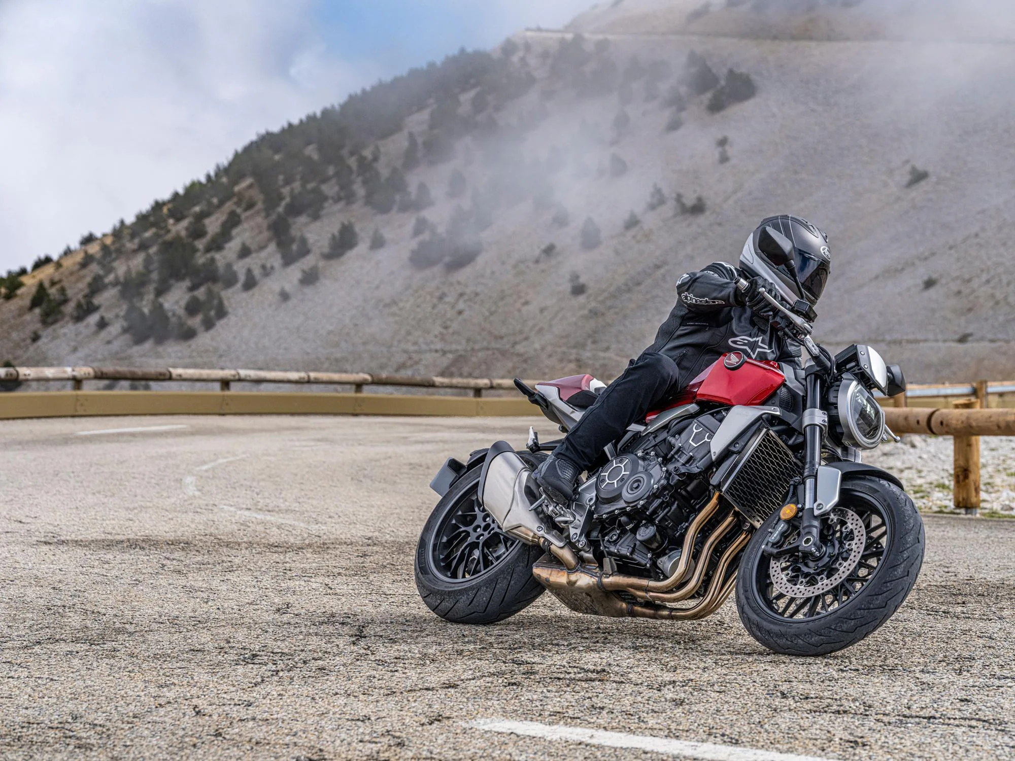 Honda Việt Nam giới thiệu loạt phiên bản mới mẫu xe phân khối lớn CB1000R, CB650R và CBR650R