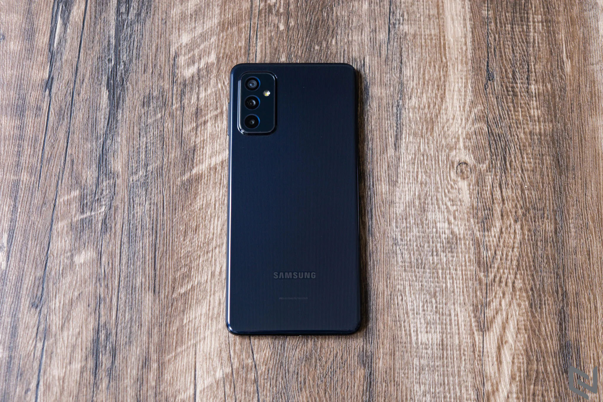 Trên tay Samsung Galaxy M52 5G: Cấu hình mạnh mẽ, kết nối 5G và pin khủng 5000mAh