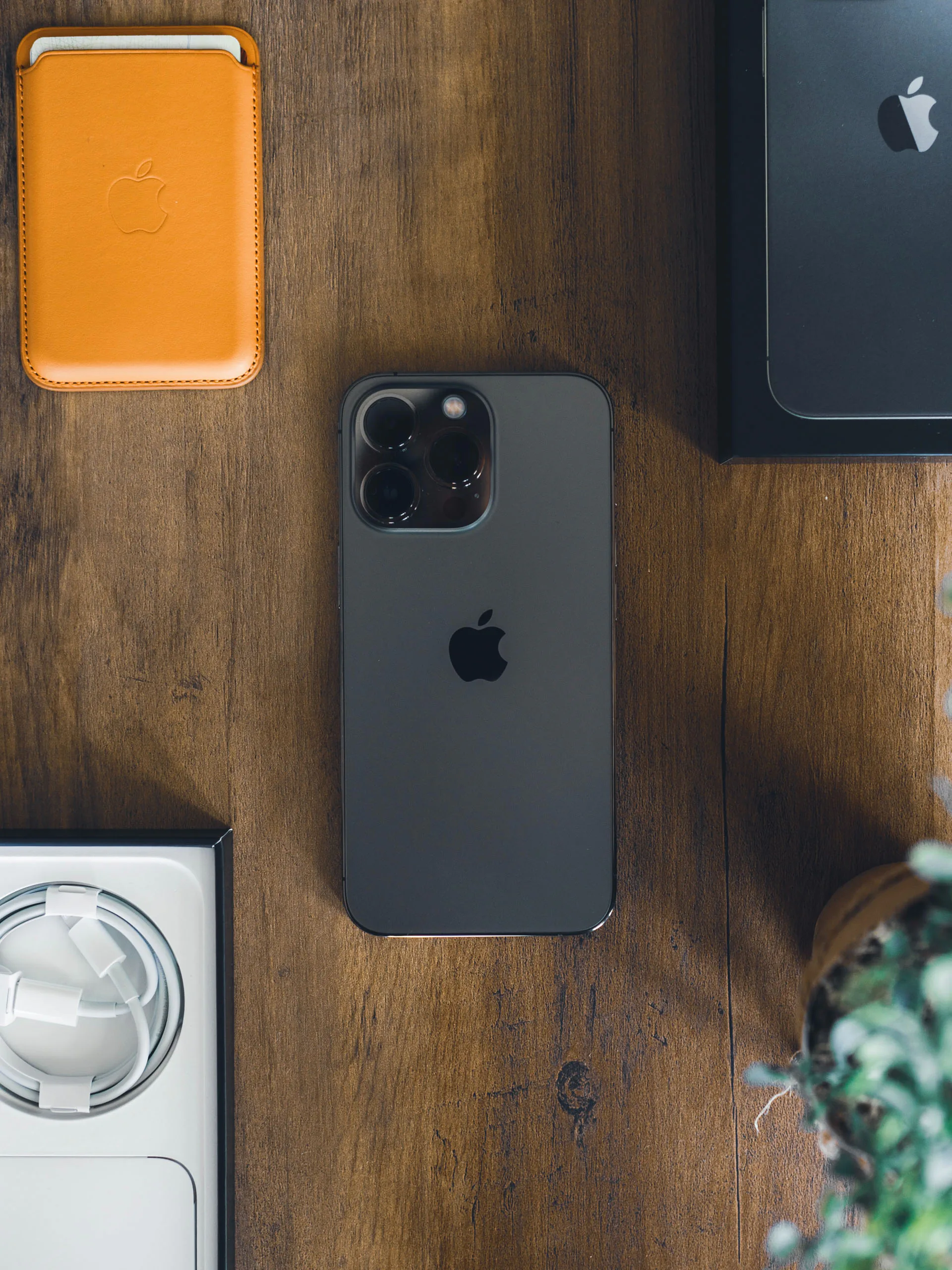 Tin đồn: Apple sẽ sớm loại bỏ khe SIM vật lý trên iPhone 14