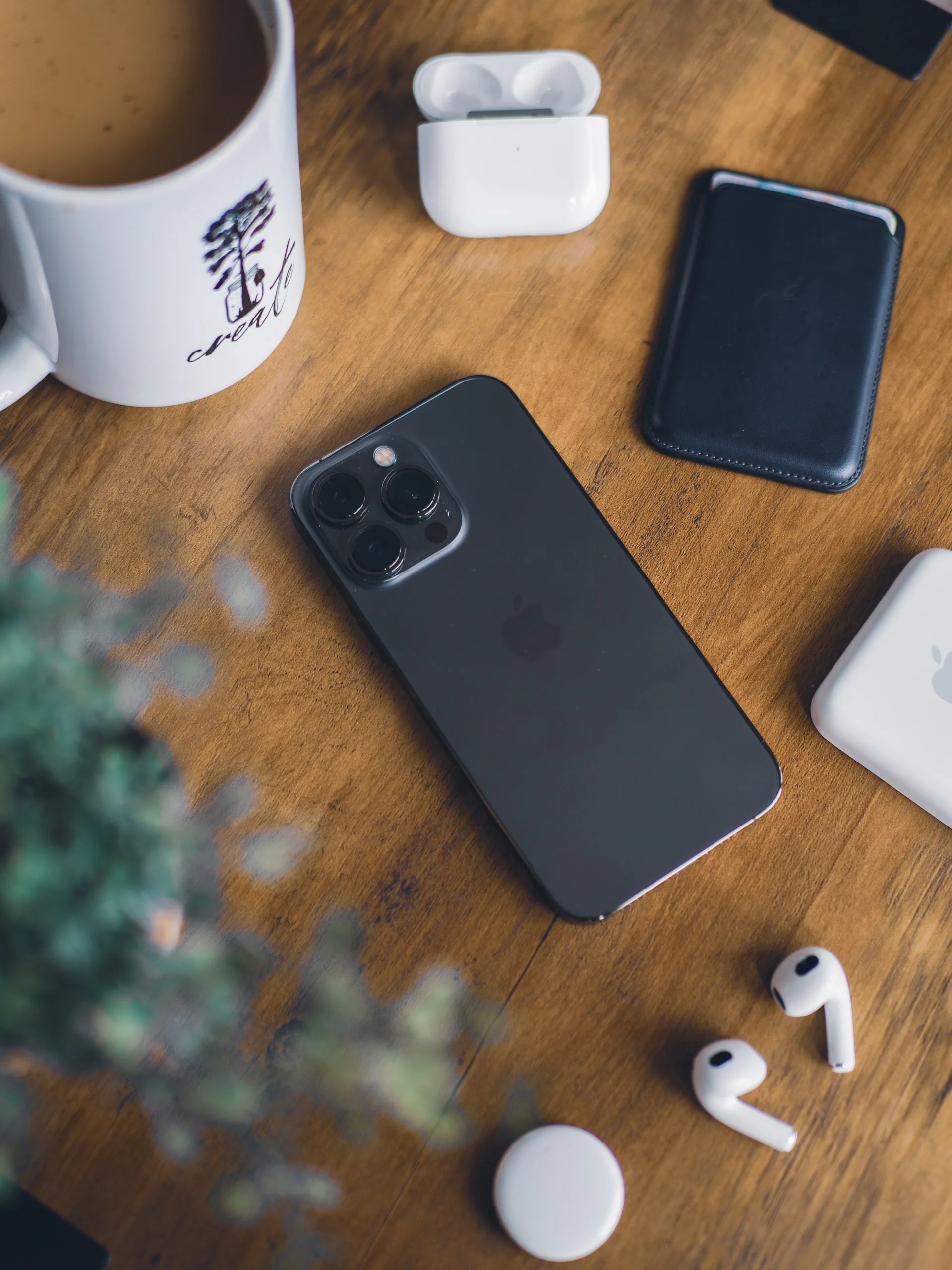 iPhone 14 Pro sắp tới có thể có camera đục lỗ và Face ID ẩn dưới màn hình