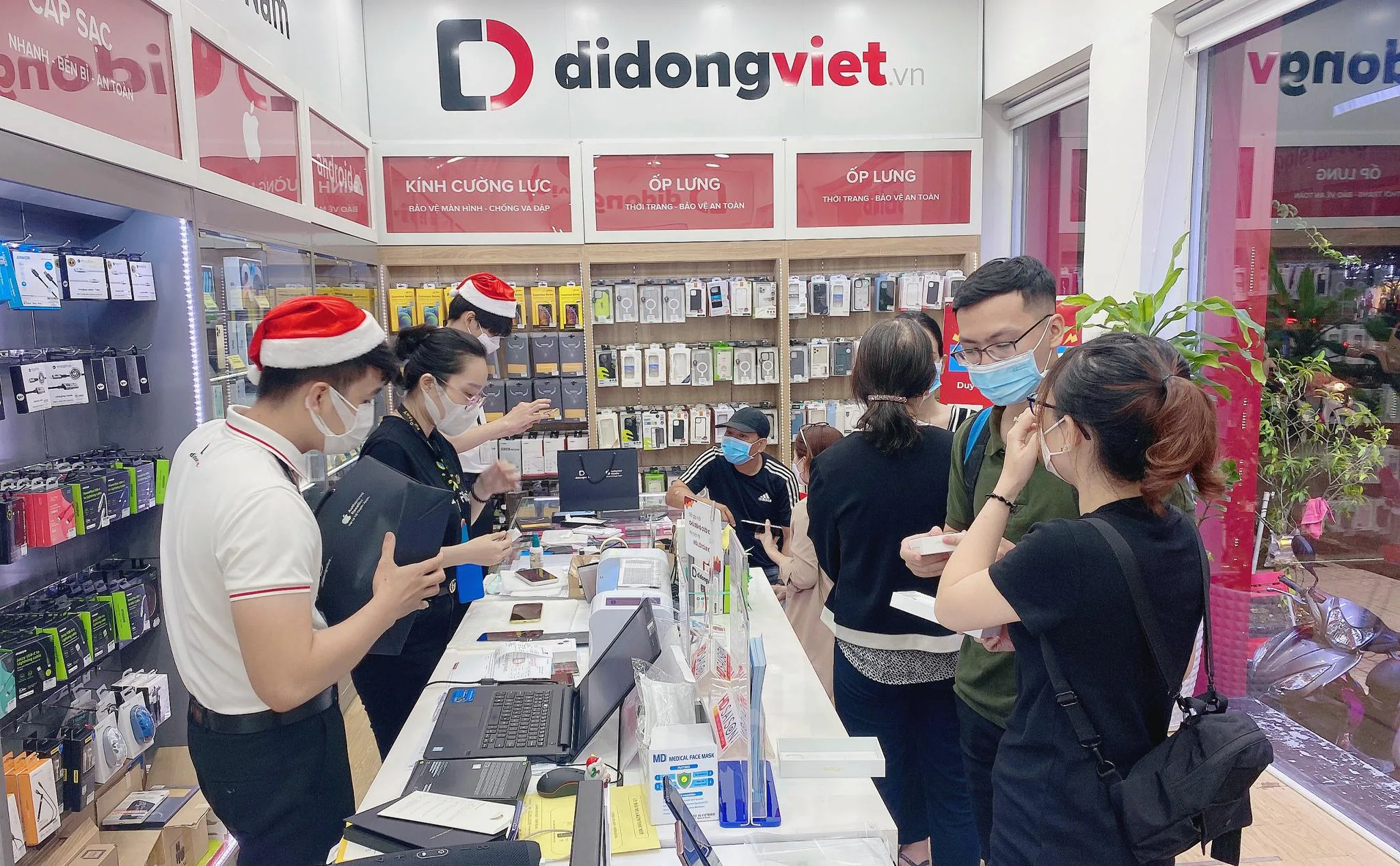 iPhone 13 series giảm mạnh đến 6 triệu, đại lý bán lẻ đủ hàng cung ứng dịp cận Tết 2022