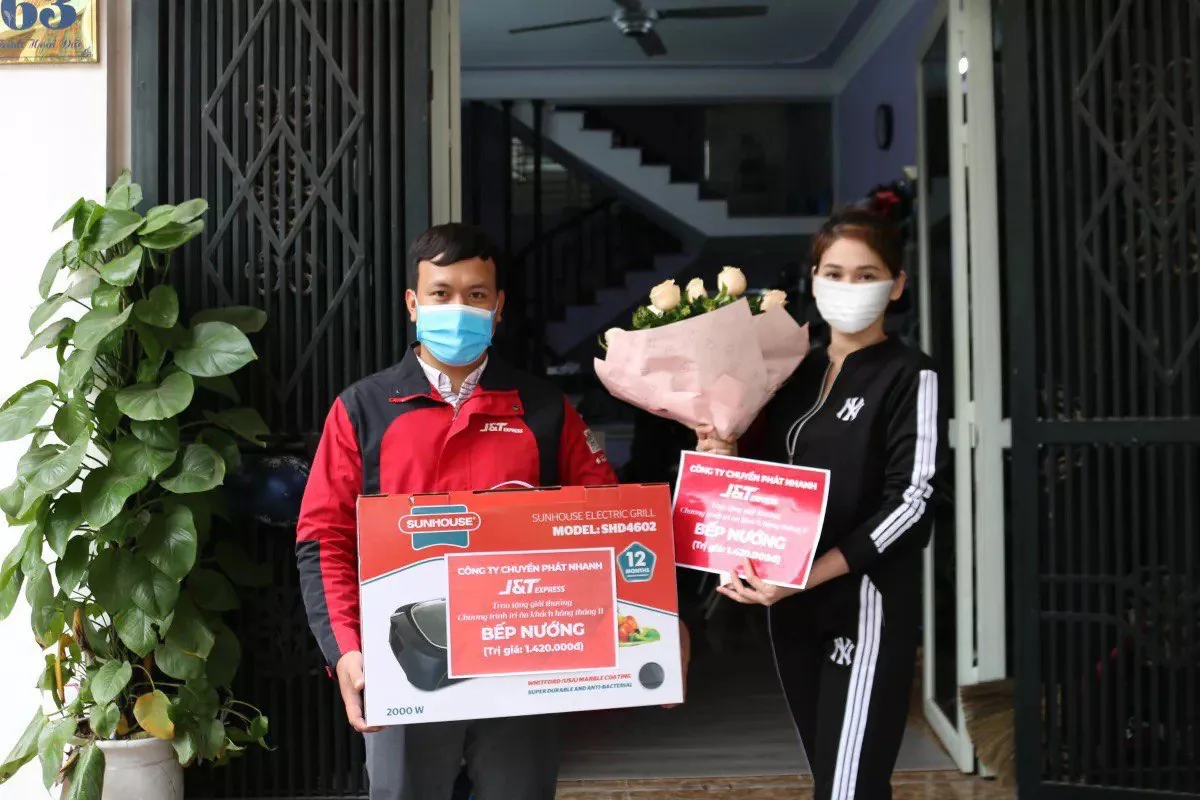 Thị trường chuyển phát nhanh 2021: trong cái khó, ló cái khôn