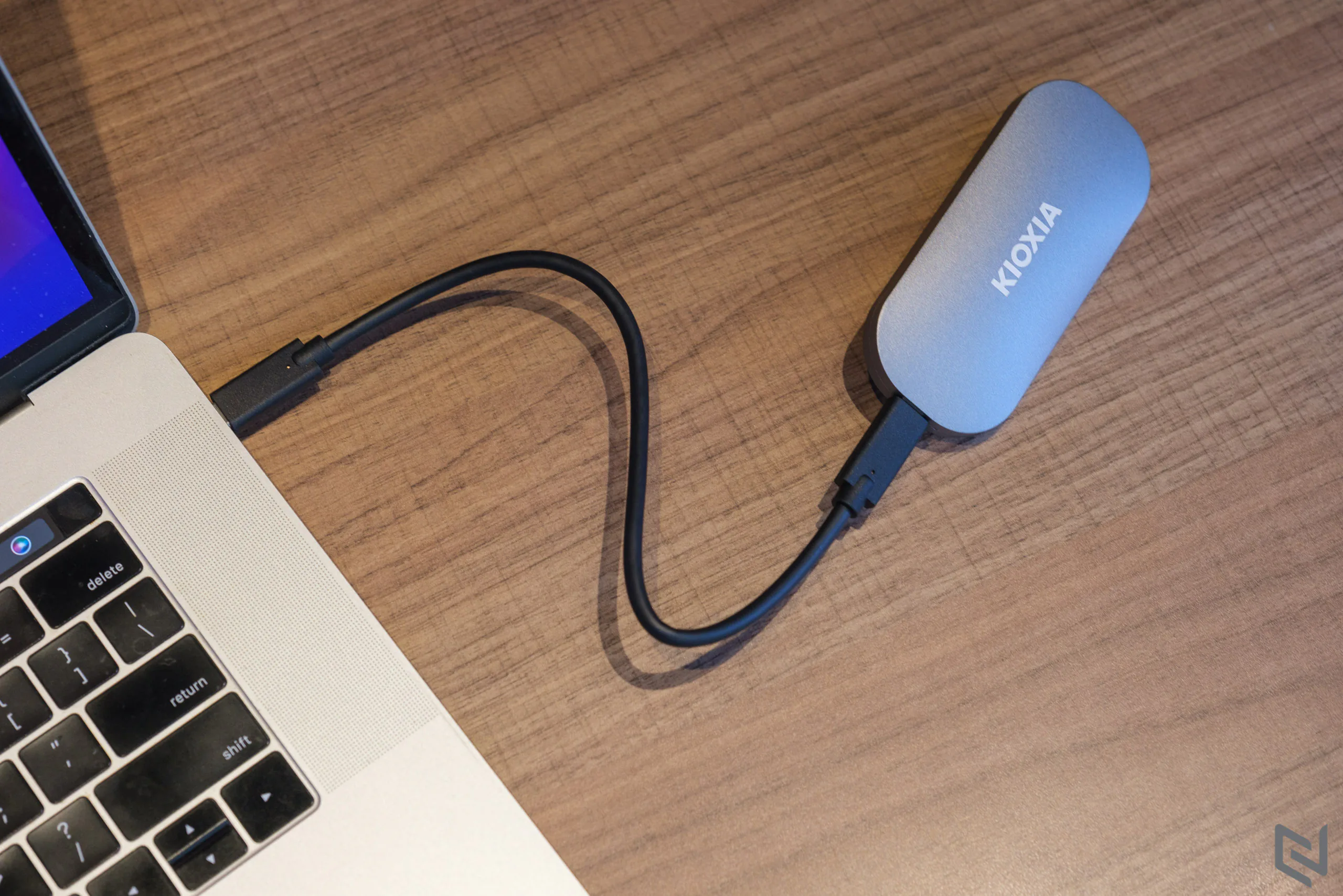 Trên tay SSD di động Kioxia Exceria Plus cùng USB TransMemory U366, bộ đôi hoàn hảo cho công việc cần lưu trữ di động