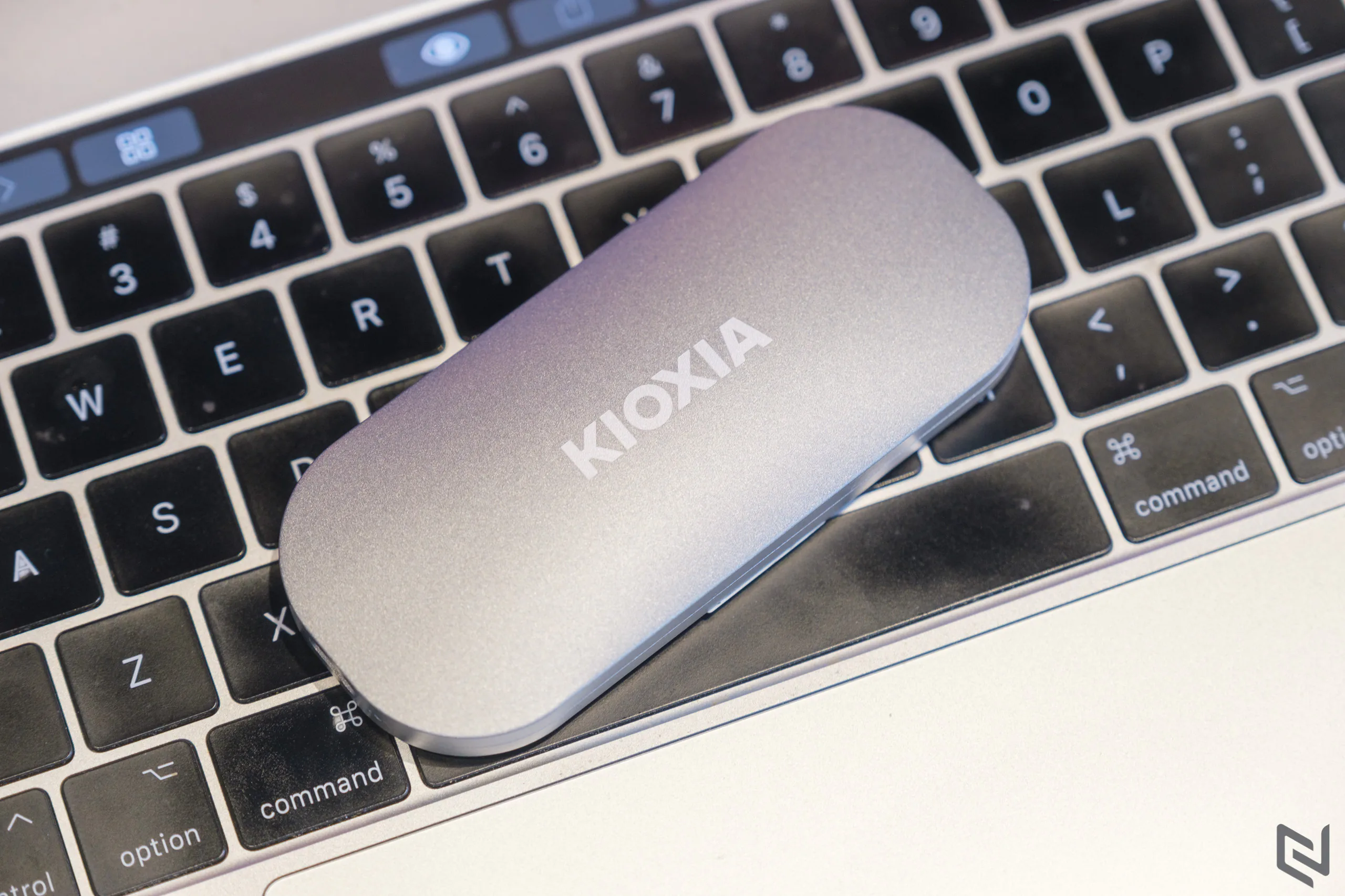 Trên tay SSD di động Kioxia Exceria Plus cùng USB TransMemory U366, bộ đôi hoàn hảo cho công việc cần lưu trữ di động