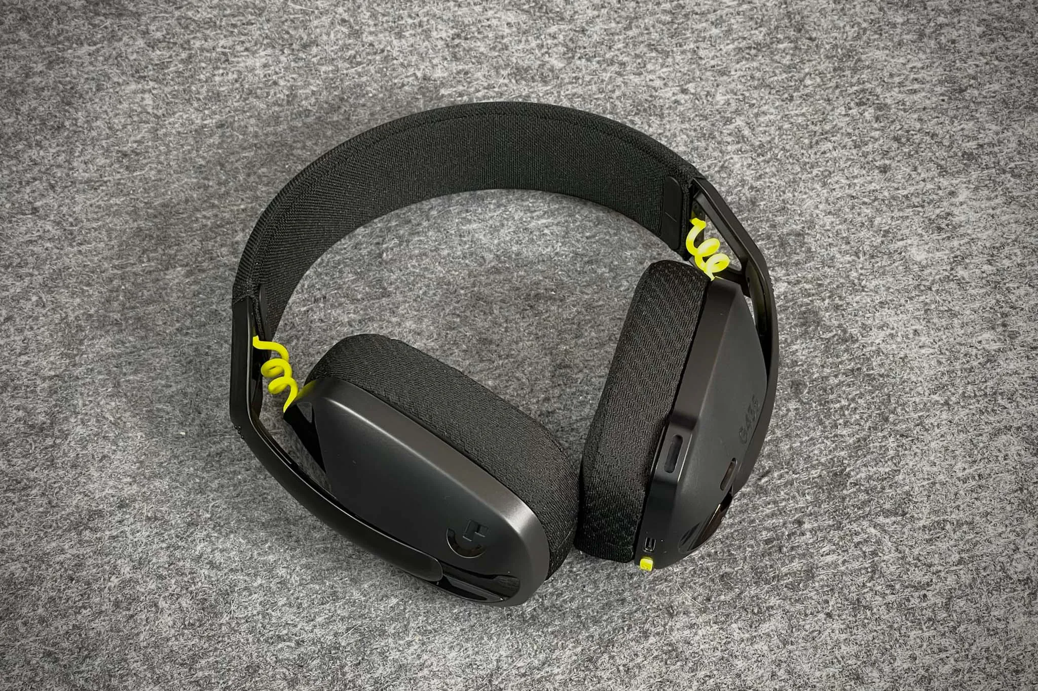Logitech G trình làng tai nghe chơi game không dây siêu nhẹ giá rẻ G435