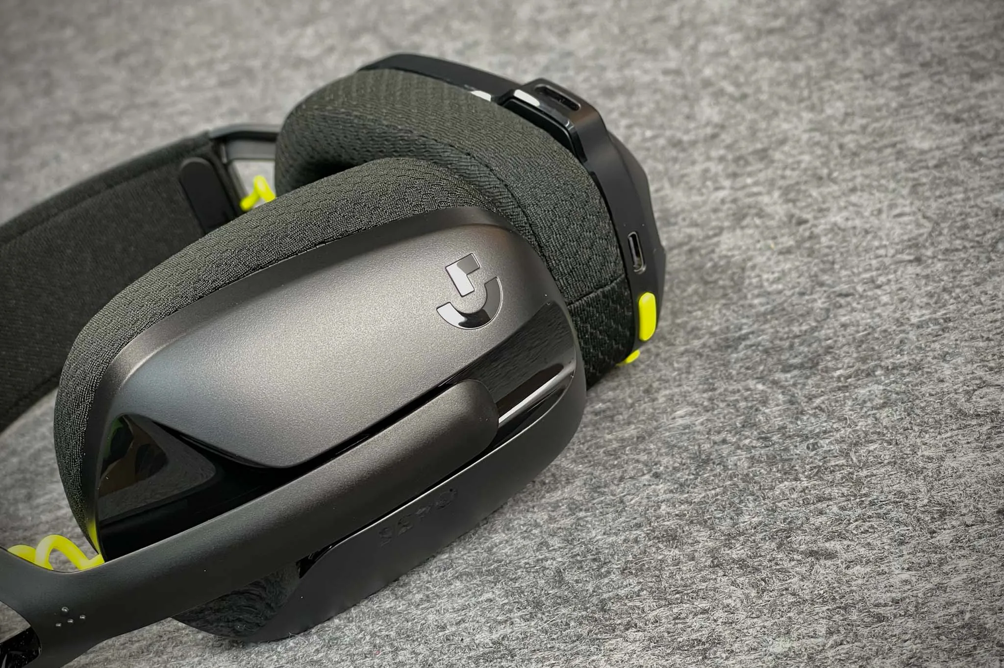 Logitech G trình làng tai nghe chơi game không dây siêu nhẹ giá rẻ G435