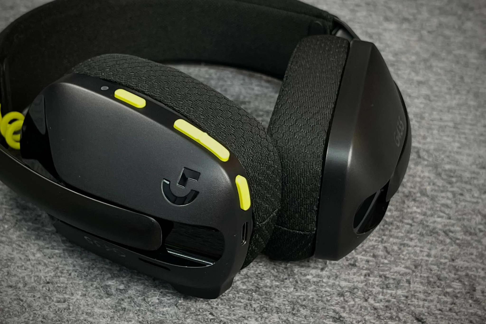 Logitech G trình làng tai nghe chơi game không dây siêu nhẹ giá rẻ G435