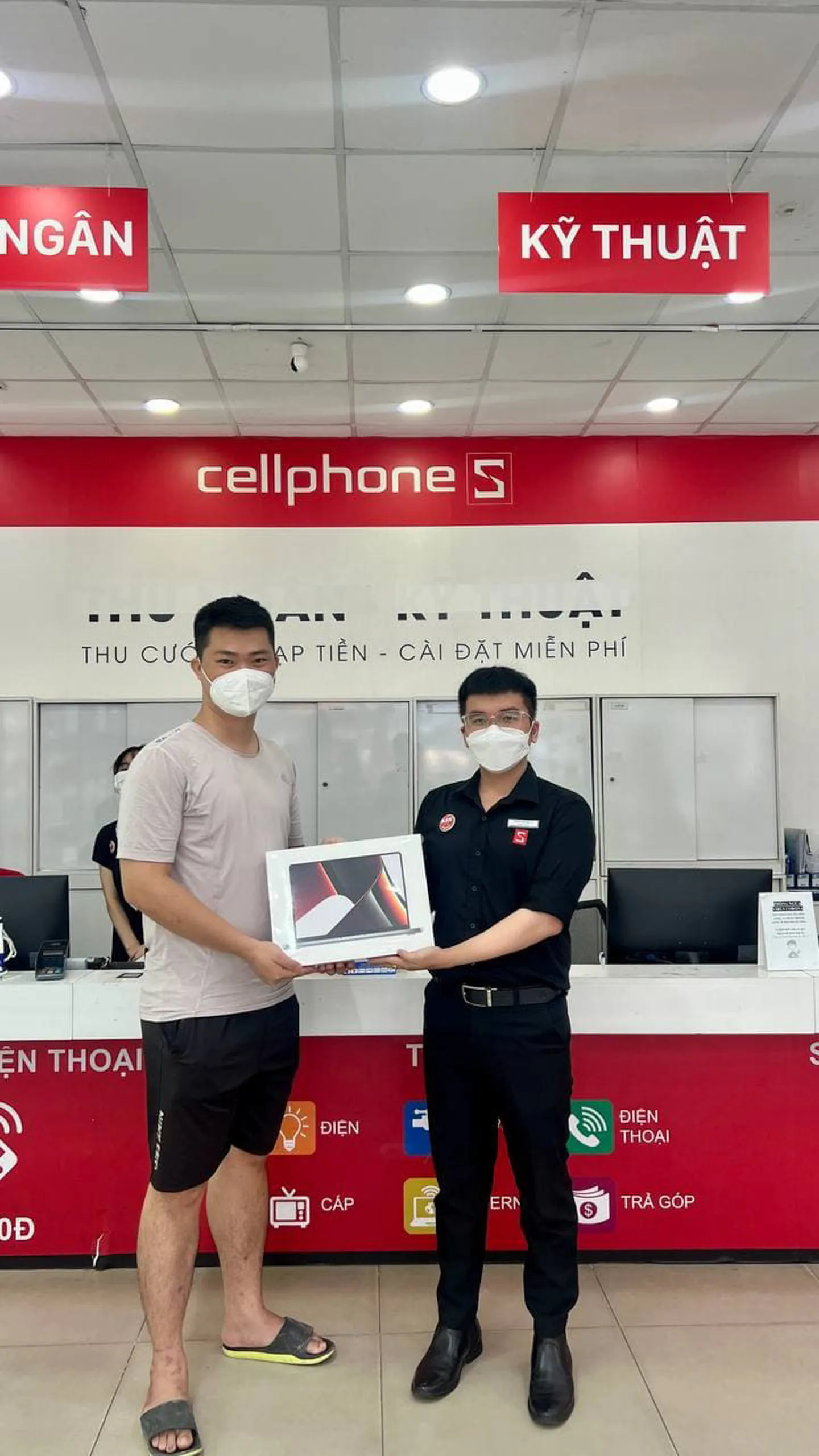 Macbook Pro 2021 chính hãng cháy hàng, AirPods 3 mở bán tại CellphoneS
