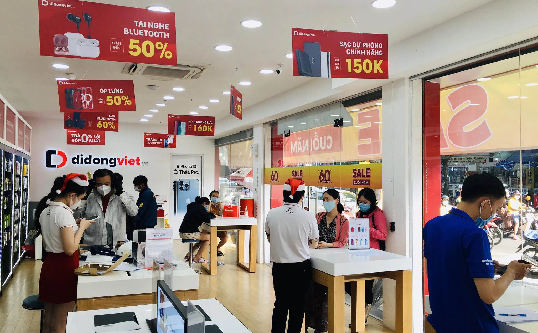 Nhiều điện thoại, tablet, phụ kiện công nghệ giảm đến 54% dịp đón Giáng sinh