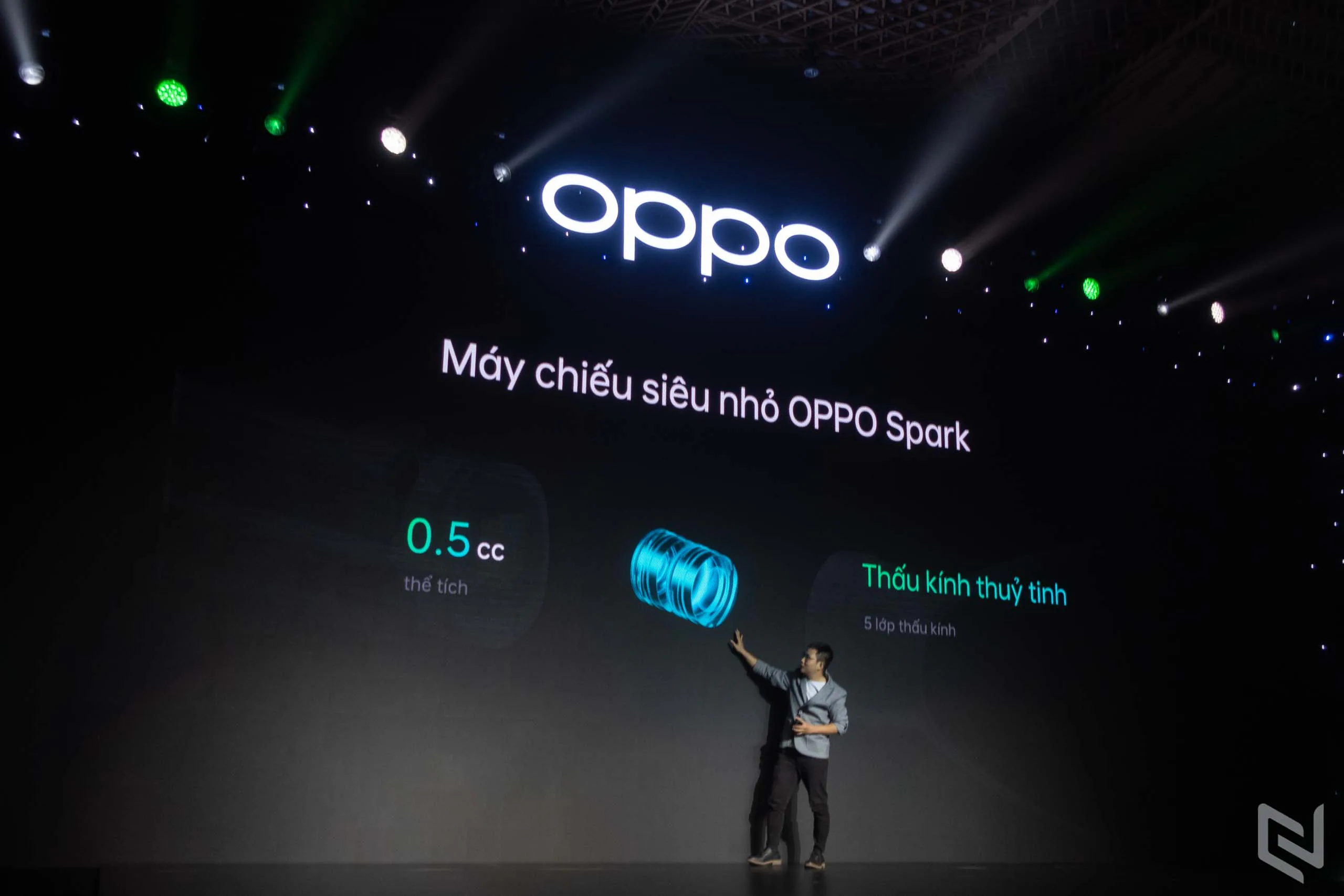 OPPO giới thiệu Air Glass, với thiết kế cánh ve sầu sáng tạo và trang bị máy chiếu siêu nhỏ Spark