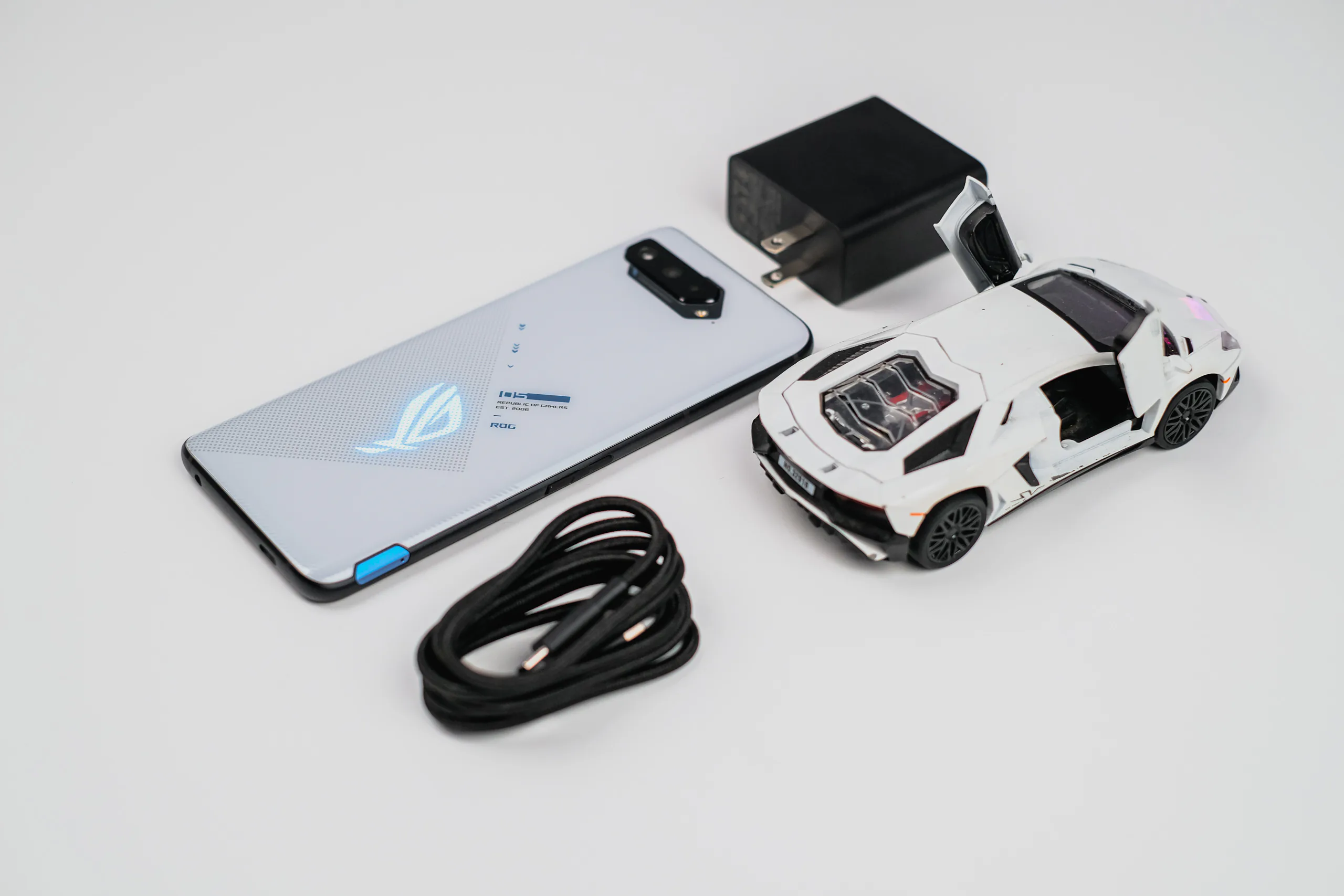 ASUS chính thức mở bán ROG Phone 5s tại Việt Nam, giá từ 21 triệu
