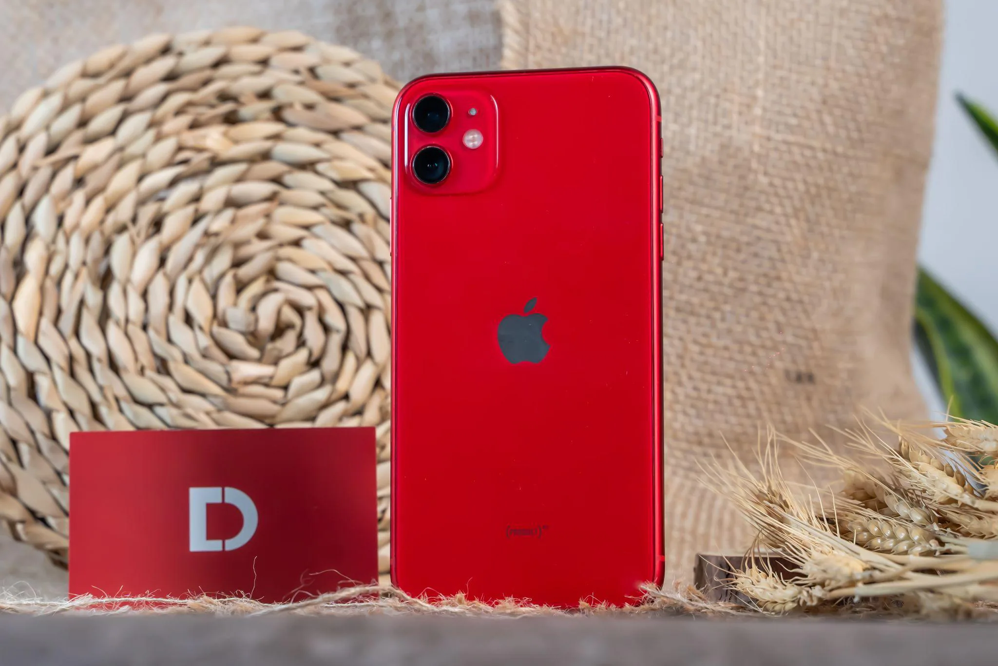 Smartphone, laptop, phụ kiện giảm đến 64% , kích cầu thị trường cuối năm bằng khung giờ giá sốc giảm thêm