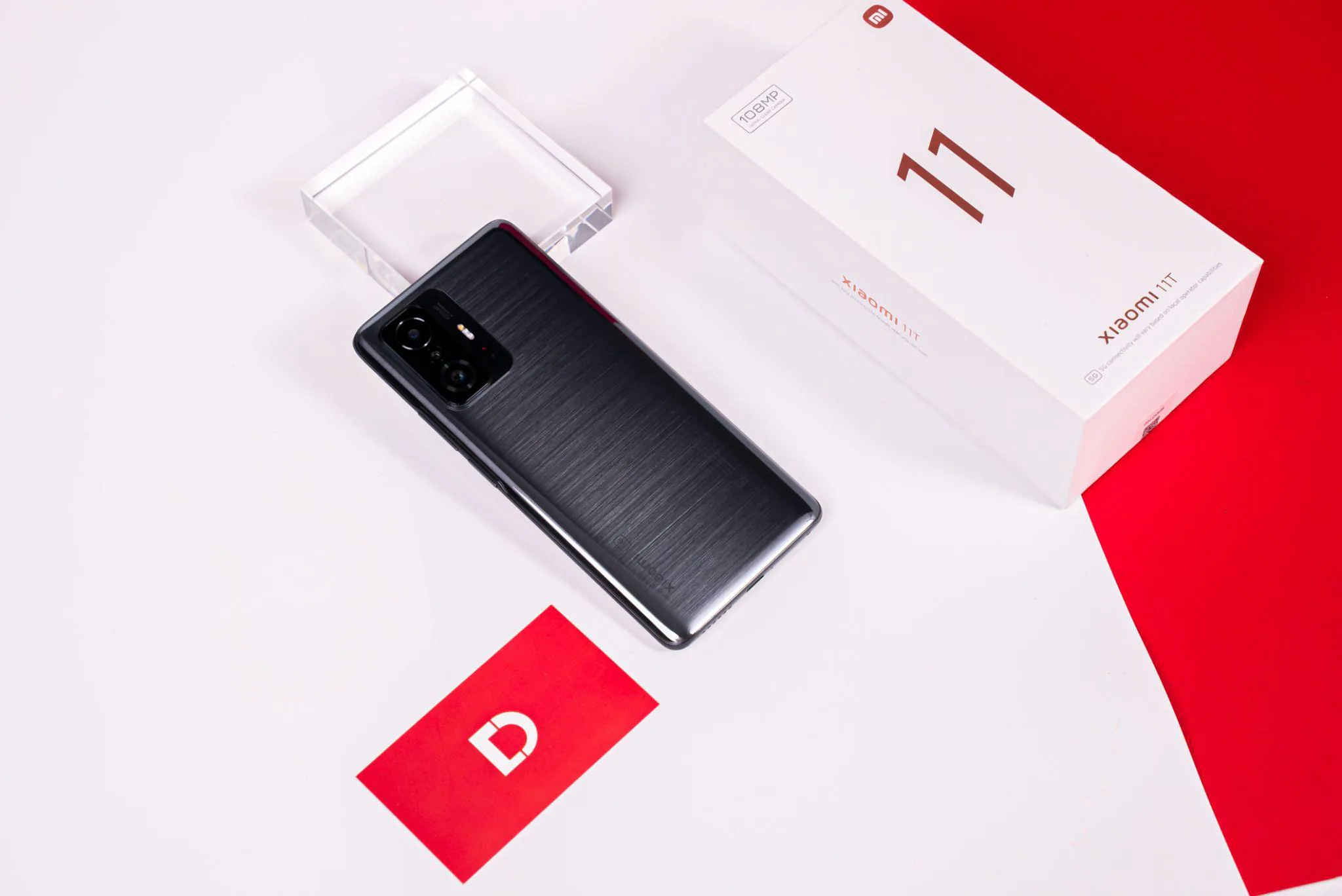 Smartphone, laptop, phụ kiện giảm đến 64% , kích cầu thị trường cuối năm bằng khung giờ giá sốc giảm thêm