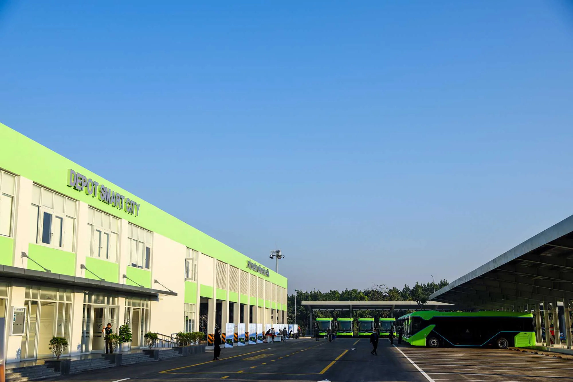 Xe buýt điện VinBus chính thức tham gia mạng lưới vận tải công cộng Hà Nội
