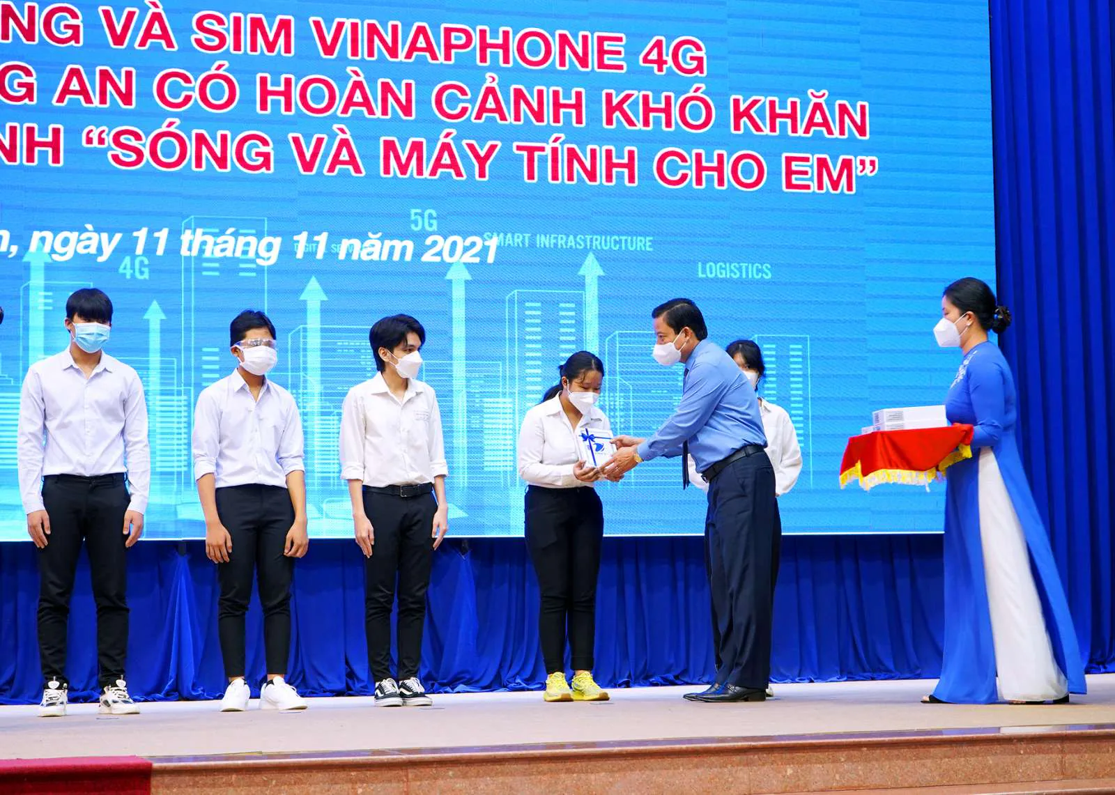 Năm 2021, VNPT hoàn thành “mục tiêu kép” với nhiều dấu ấn