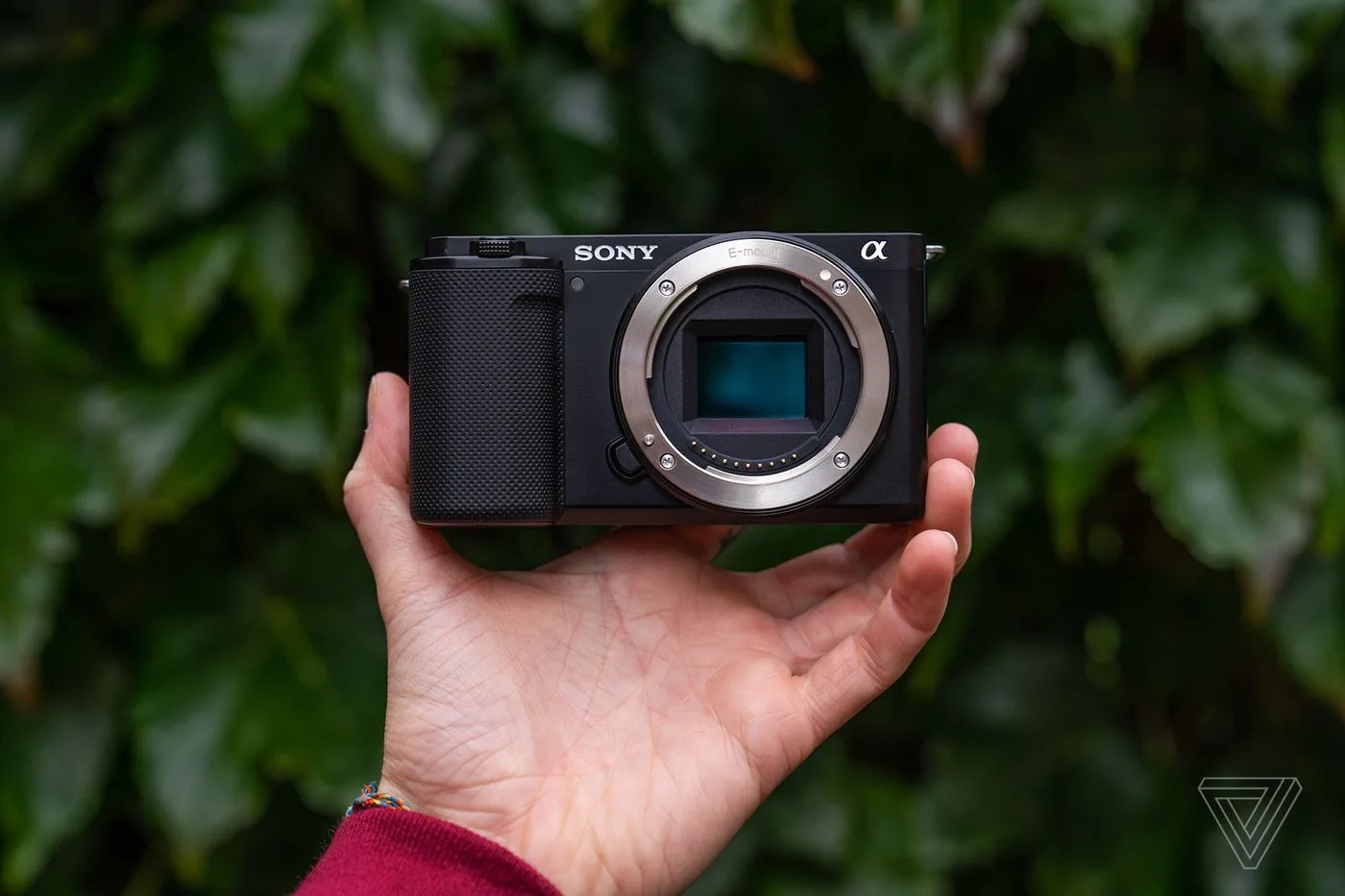 Sony tiếp tục hoãn các đơn hàng máy ảnh ZV-E10 do thiếu hụt chip