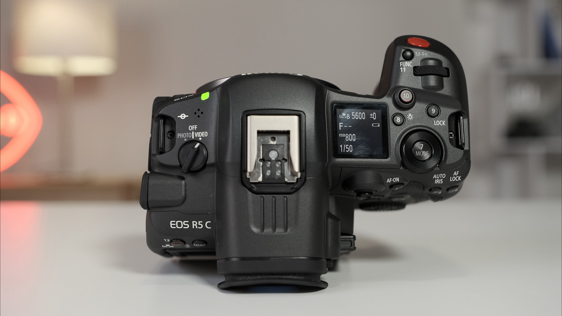 Canon ra mắt máy ảnh full frame hybrid EOS R5 C mới, tăng cường khả năng quay video