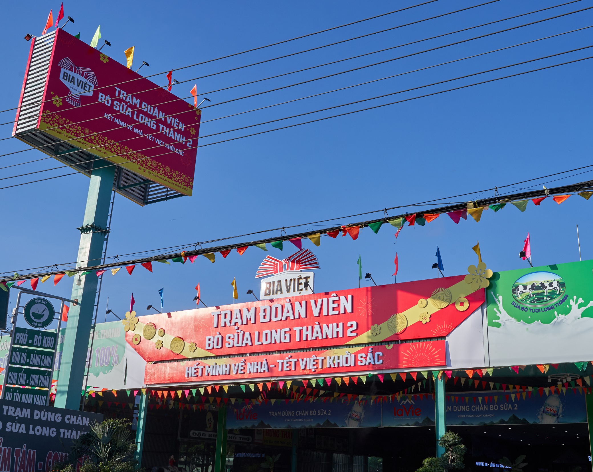 Bia Việt đồng hành cùng người Việt về nhà ăn tết với chiến dịch “Hết mình về nhà - Tết Việt khởi sắc”