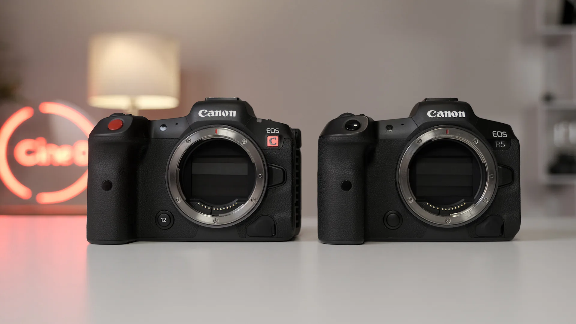 Canon ra mắt máy ảnh full frame hybrid EOS R5 C mới, tăng cường khả năng quay video