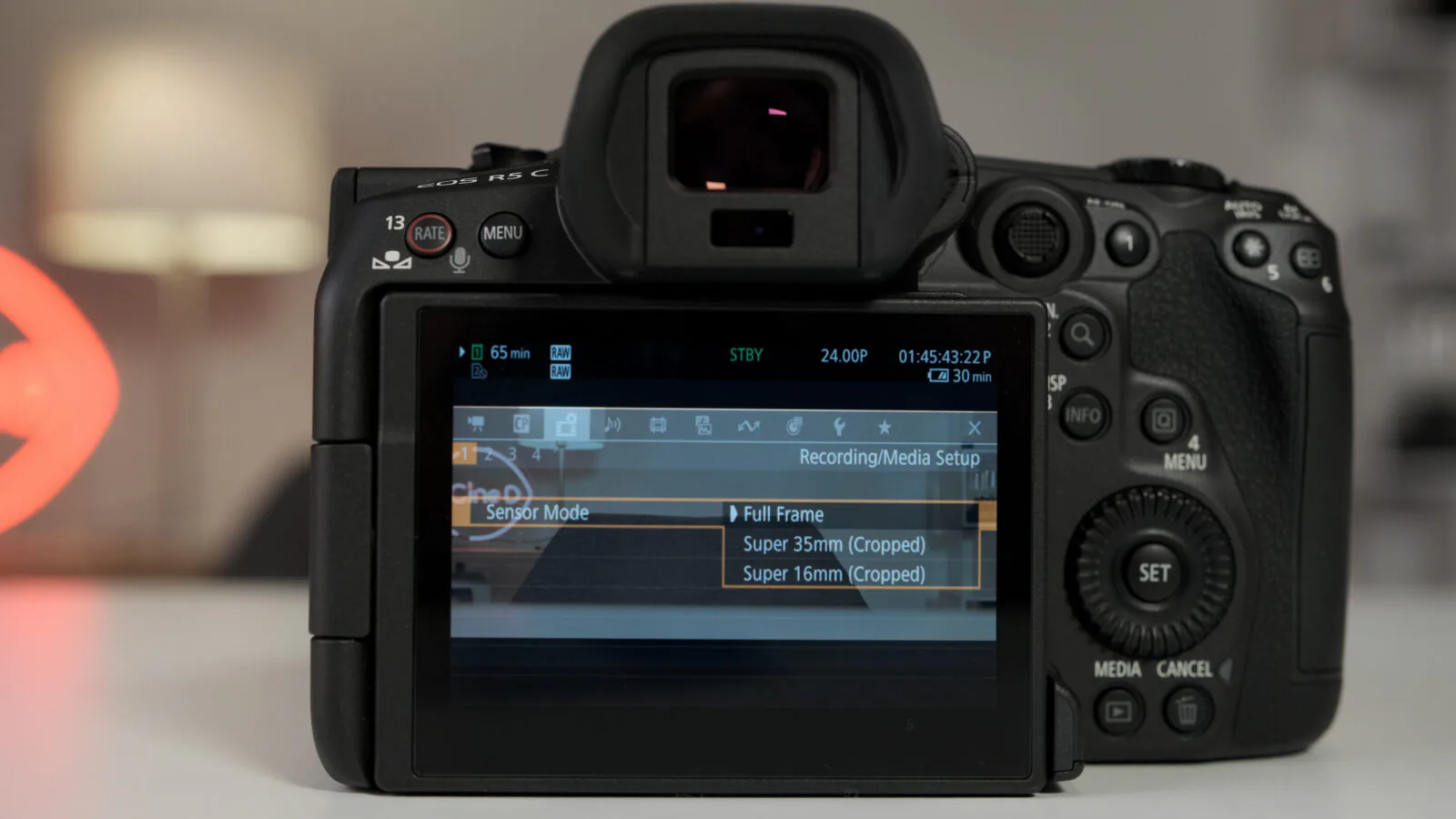 Canon ra mắt máy ảnh full frame hybrid EOS R5 C mới, tăng cường khả năng quay video