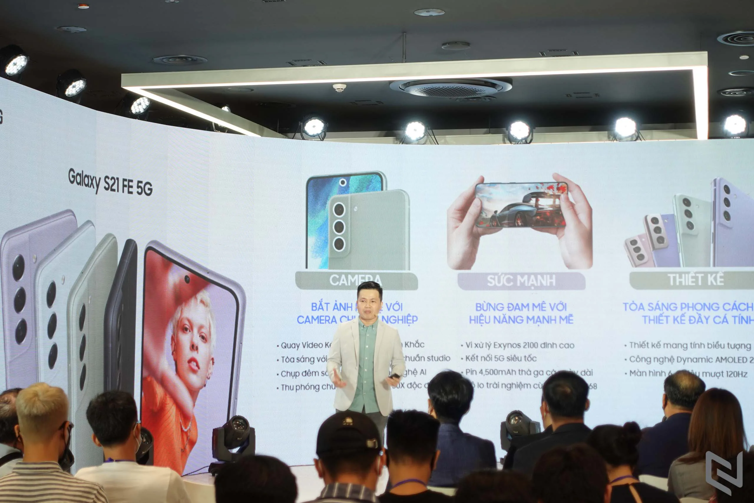 Galaxy S21 FE 5G ra mắt: Chiếc smartphone hàng đầu được thiết kế bừng khí chất cho fan hâm hộ