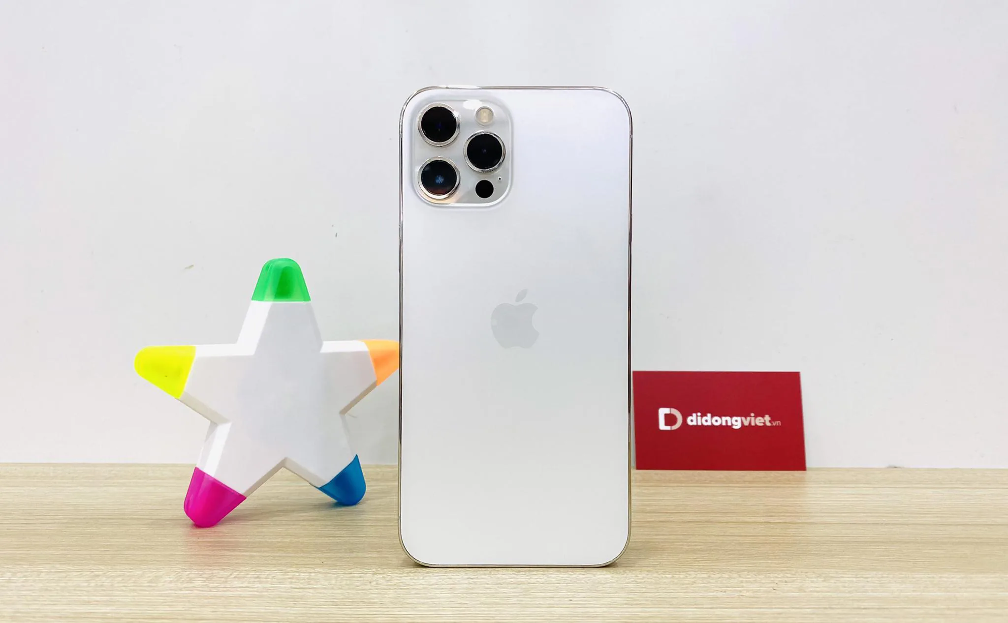 Giá bán iPhone 13 series tiếp tục giảm mạnh, iPhone 13 Pro Max lần đầu tiên về dưới 30 triệu đồng